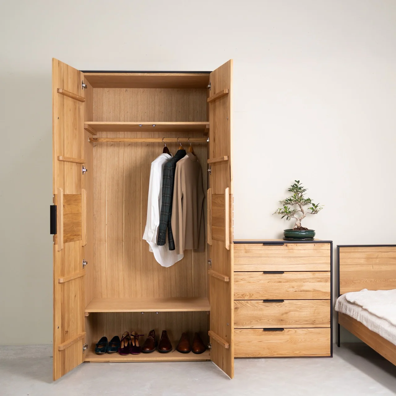Armoire 2 portes en bois massif de chêne Runa - NordicStory - Image 7