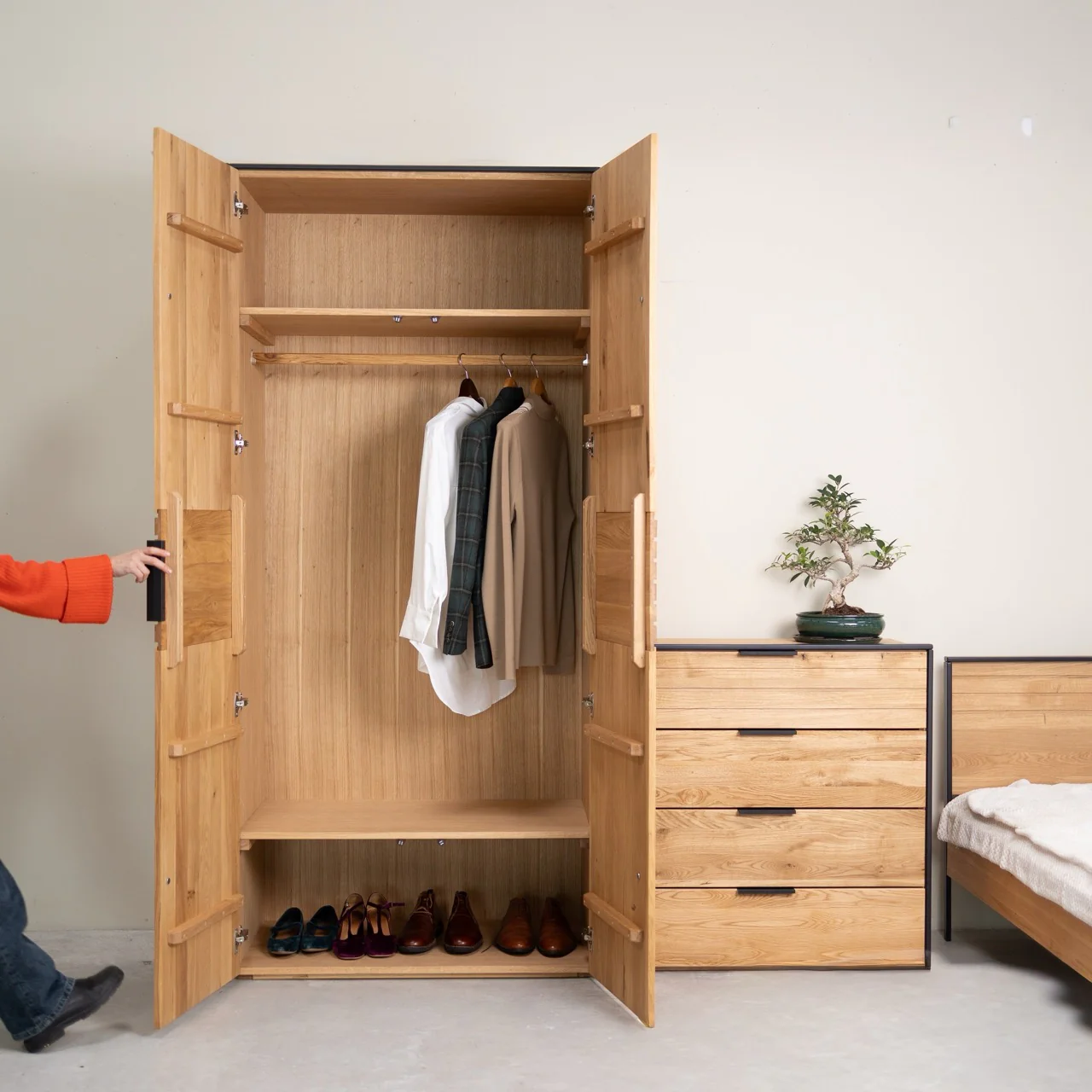 Armoire 2 portes en bois massif de chêne Runa - NordicStory - Image 8