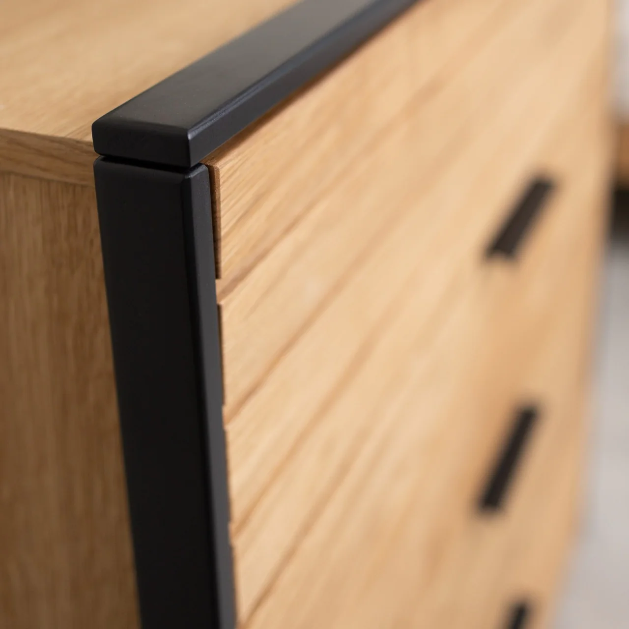 Commode en bois massif de chêne Runa – NordicStory - Image 7