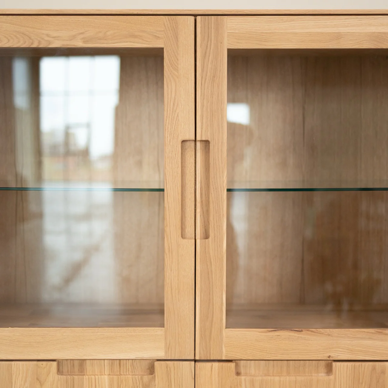 Buffet vitrine en bois massif de chêne Escandi Atelier 3 - NordicStory - Image 8