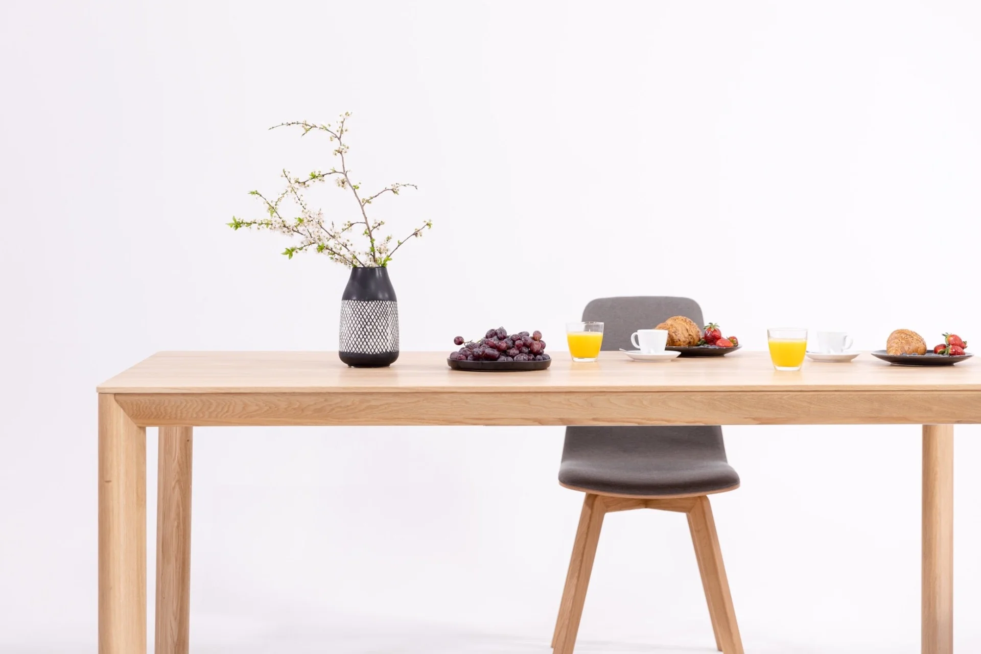 Table à manger extensible en bois massif DITA - VESKOR - Image 3