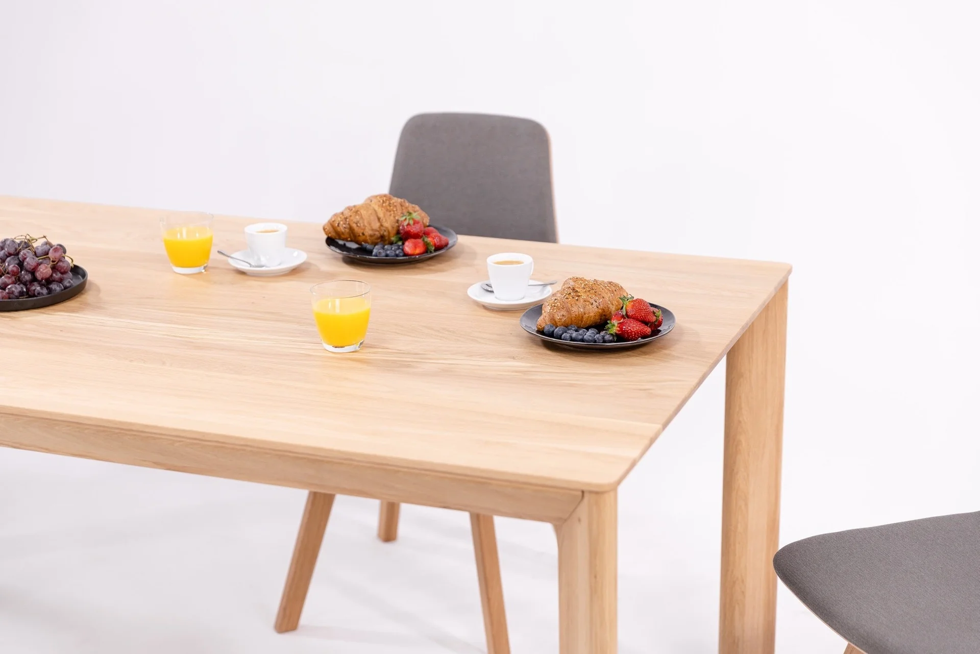 Table à manger fixe en bois massif DITA - VESKOR - Image 7