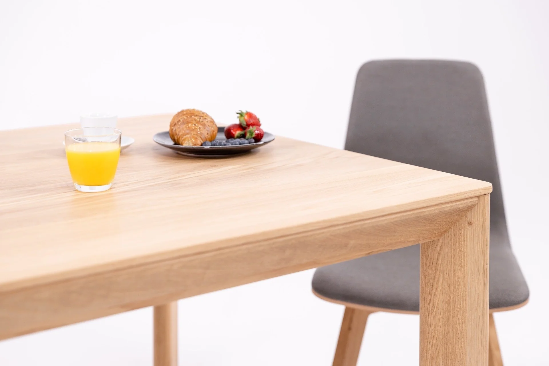 Table à manger fixe en bois massif DITA - VESKOR - Image 8