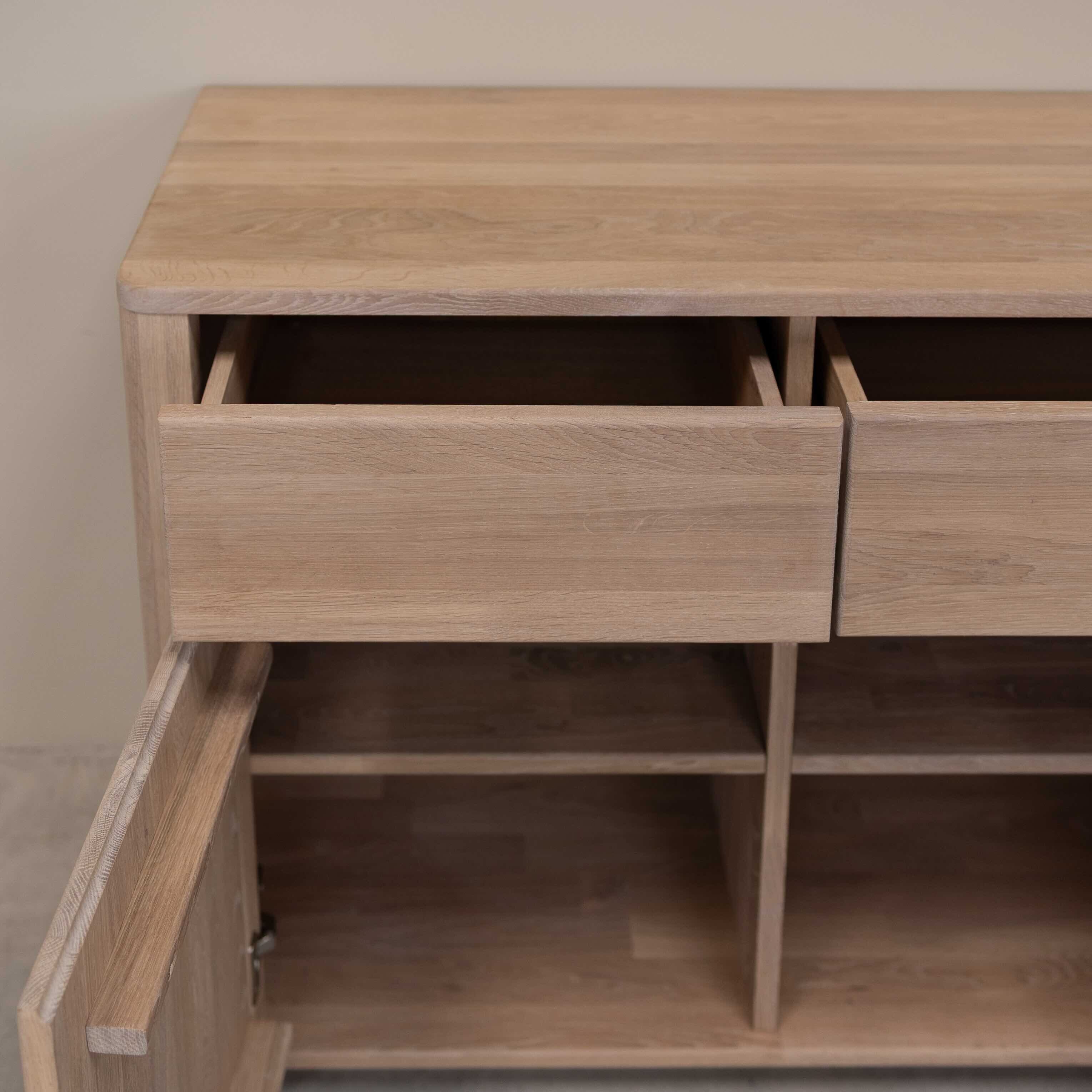 Buffet commode en bois massif de chêne Elsa 2 - NordicStory - Image 5