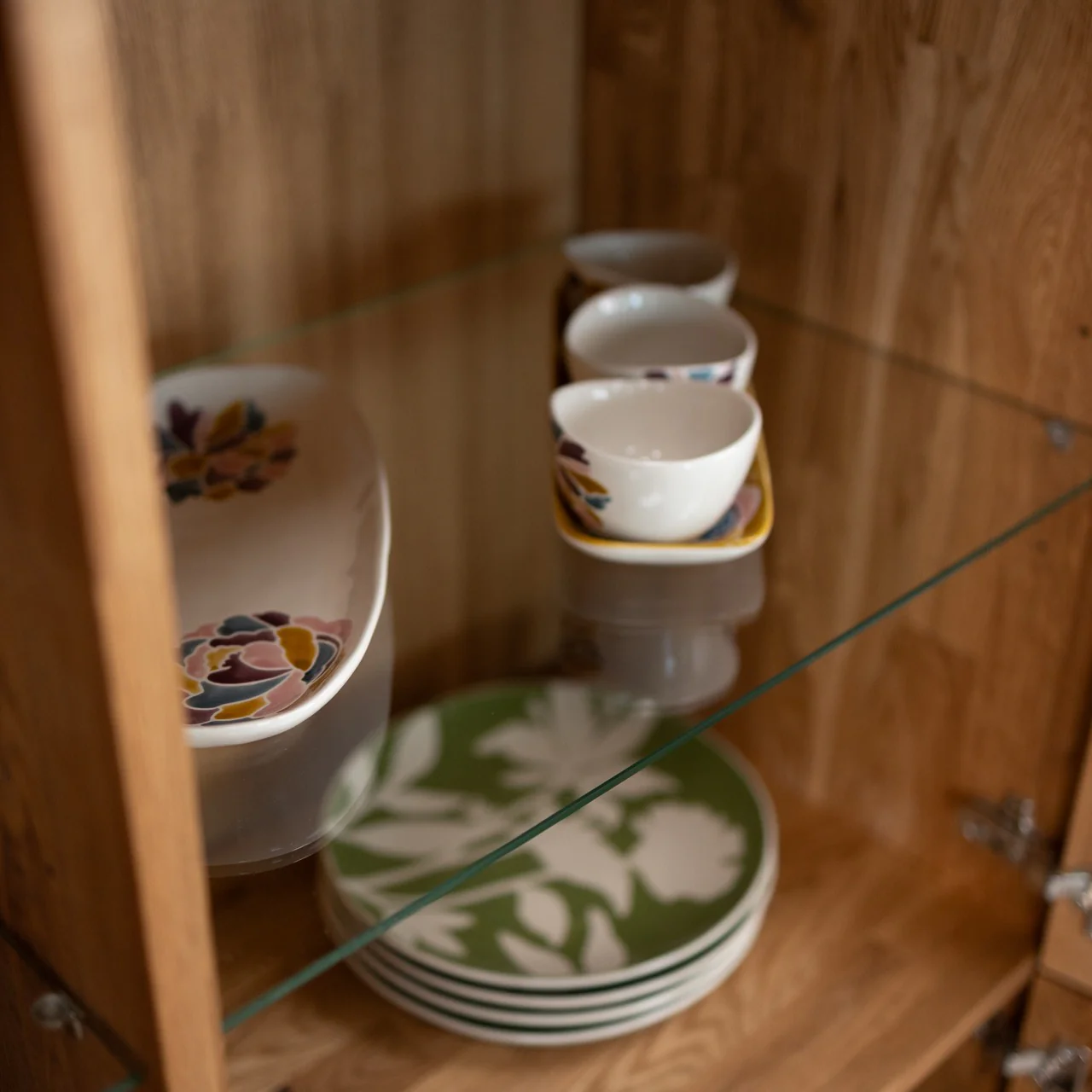 Buffet vitrine en bois massif de chêne Escandi 3 - NordicStory - Image 12