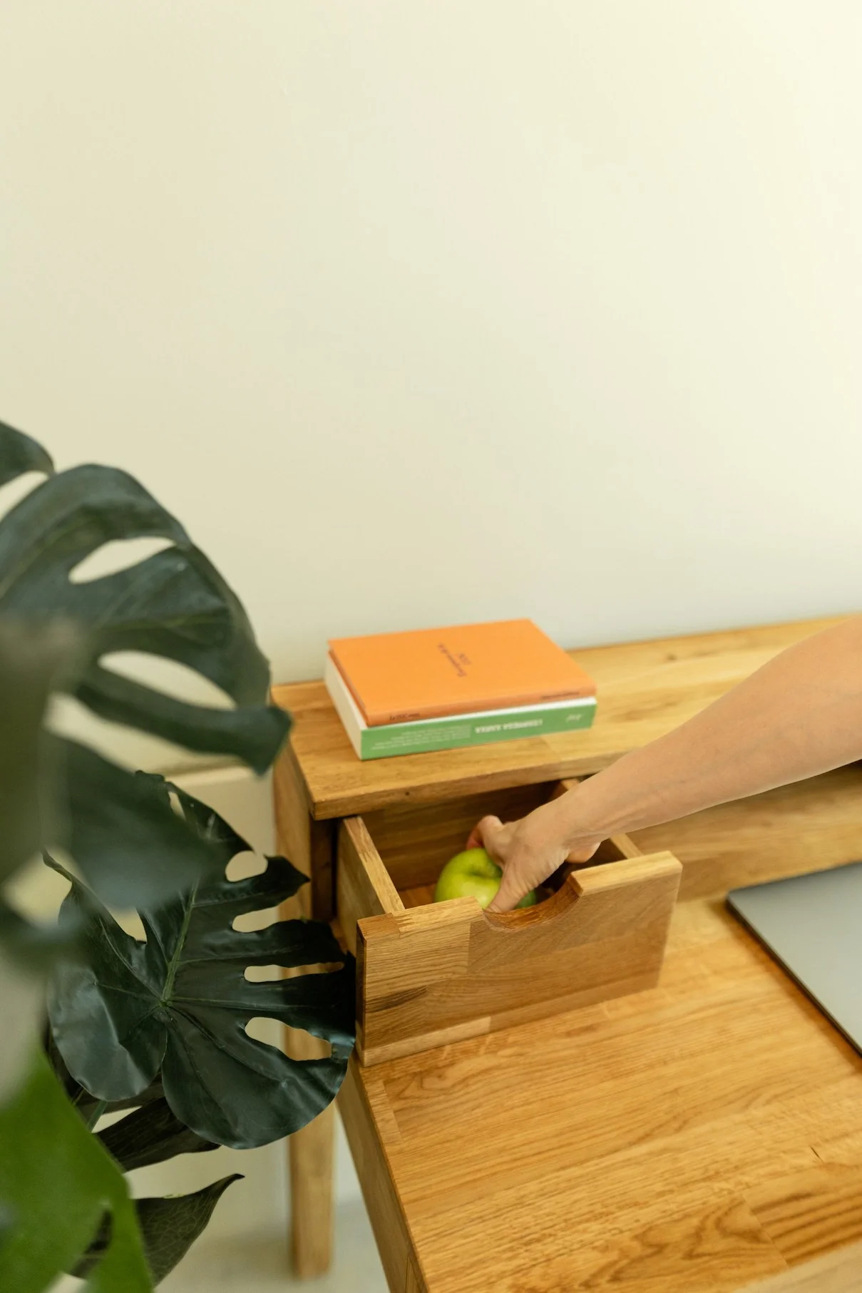 Bureau console en bois massif de chêne Axel II – NordicStory - Image 3
