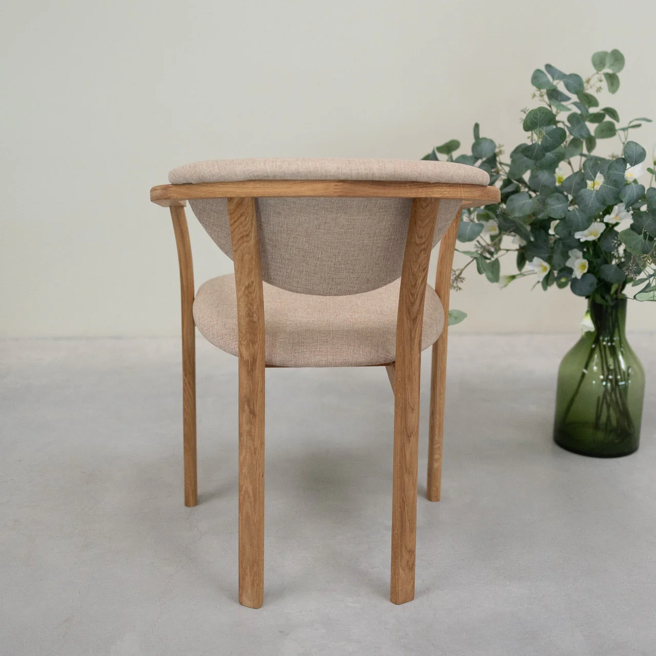 Chaise de salle à manger en bois massif de chêne Alexis, revêtement en tissu Beige – Lot de 2 ou 4 chaises - NordicStory - Image 3