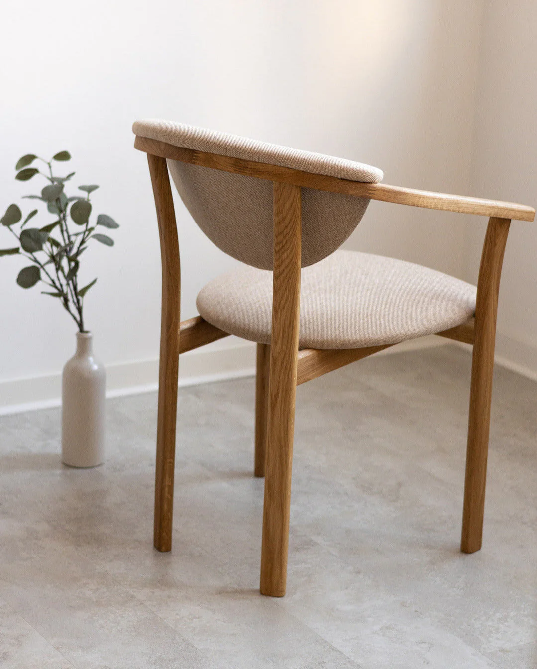 Chaise de salle à manger en bois massif de chêne Alexis, revêtement en tissu Beige – Lot de 2 ou 4 chaises - NordicStory - Image 8