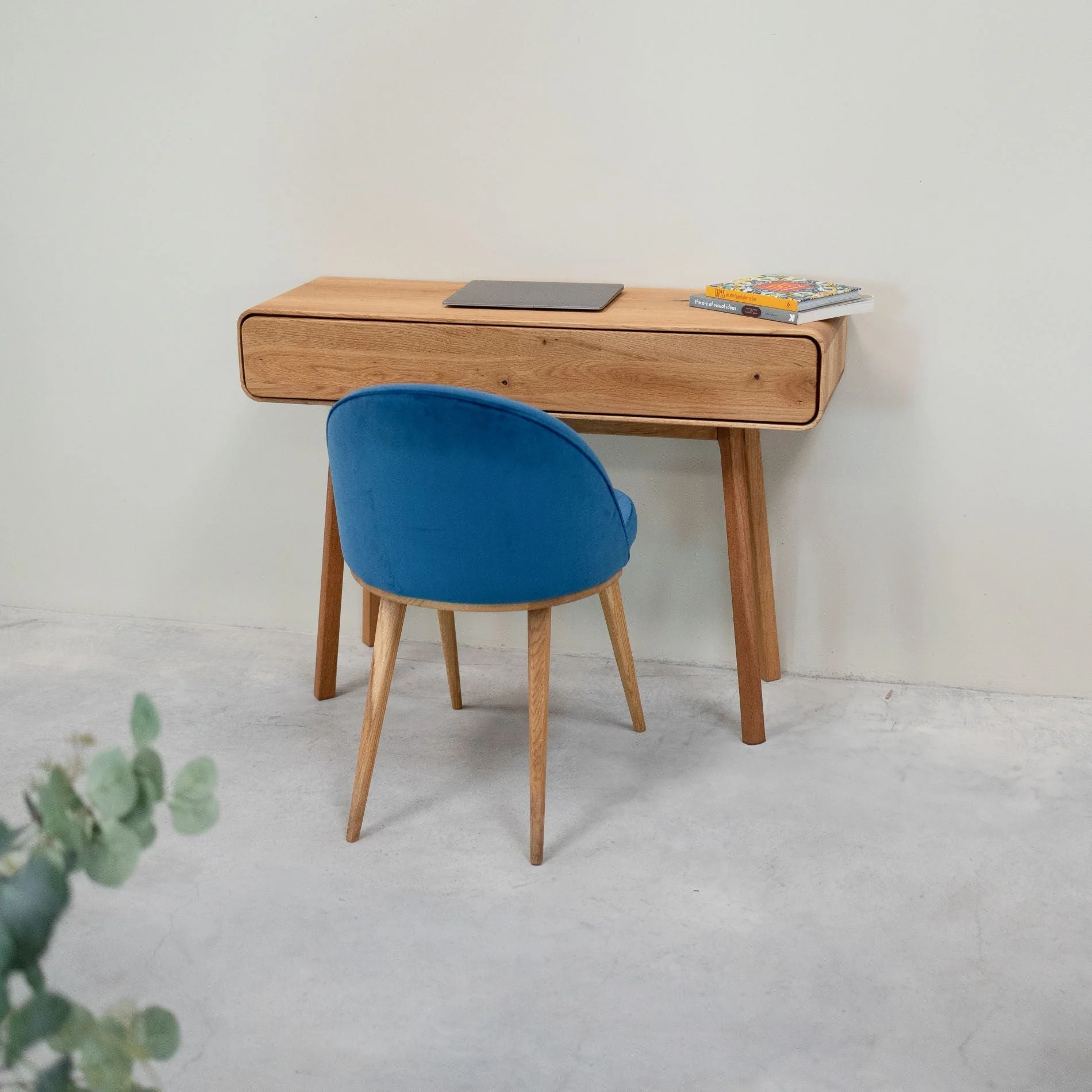 Chaise de salle à manger en bois massif de chêne Clara, revêtement en velours Bleu Monaco – Lot de 2 ou 4 chaises - NordicStory - Image 3