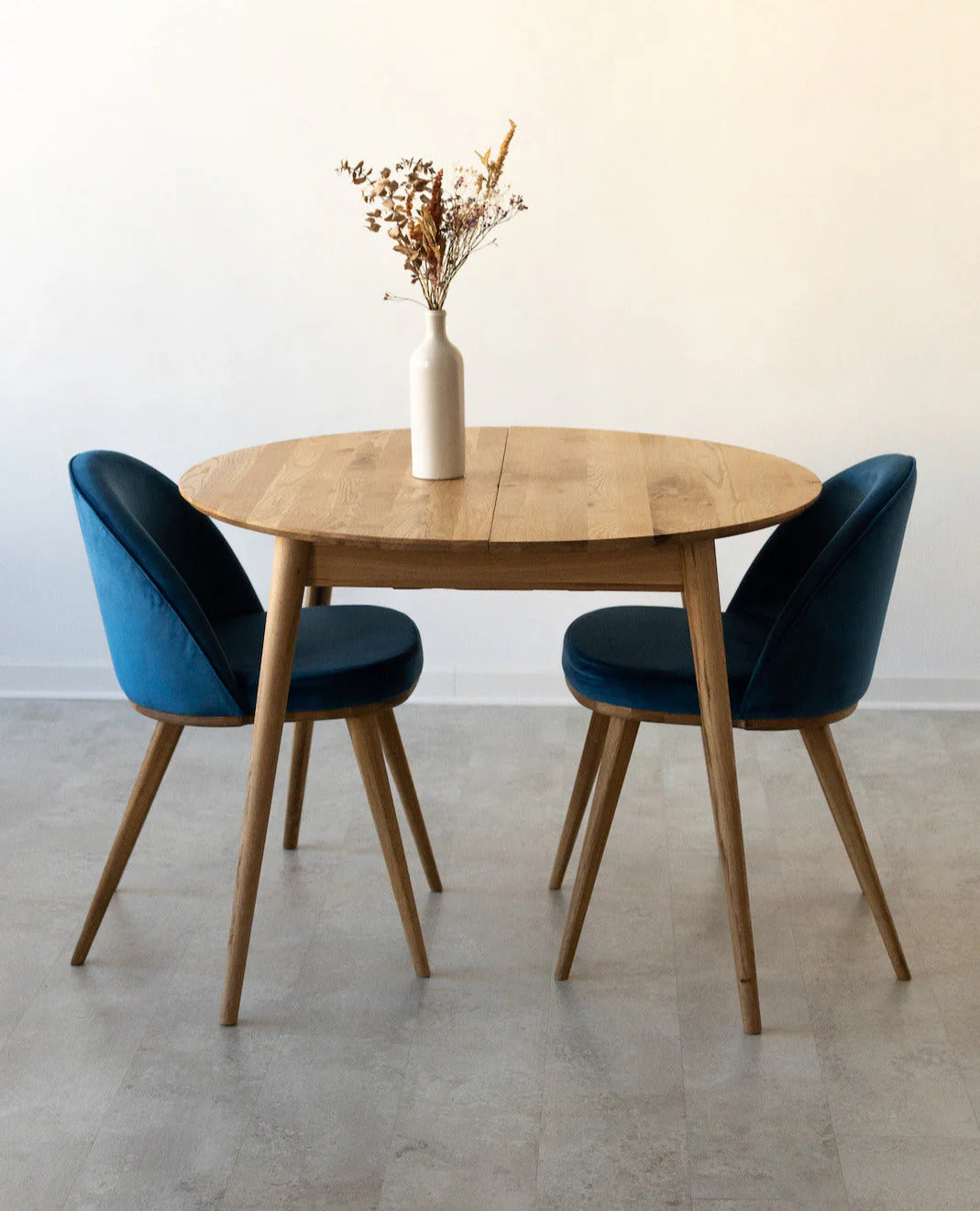 Chaise de salle à manger en bois massif de chêne Clara, revêtement en velours Bleu Monaco – Lot de 2 ou 4 chaises - NordicStory - Image 4
