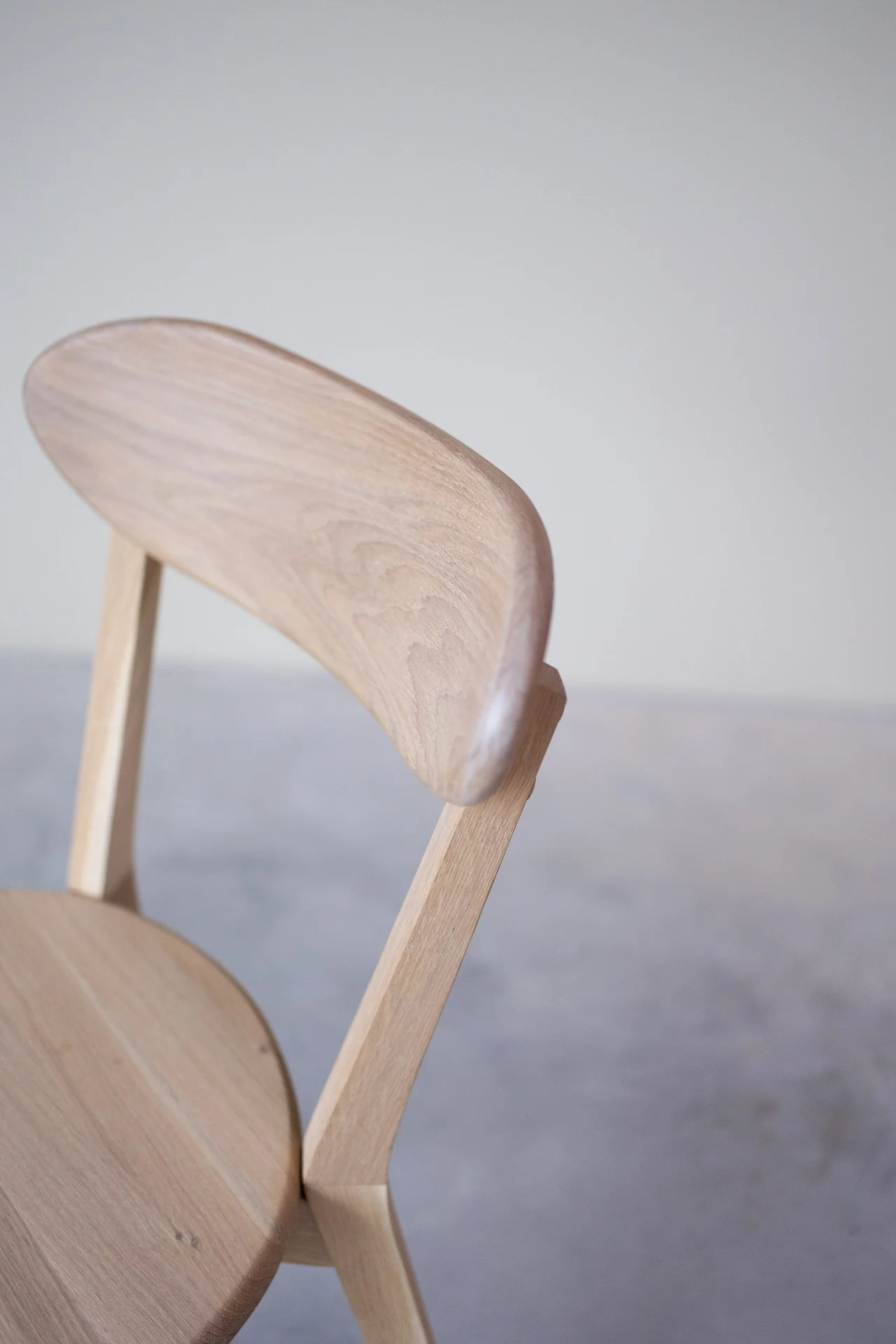 Chaise de salle à manger en bois massif de chêne Isku – Lot de 2 ou 4 chaises - NordicStory - Image 11