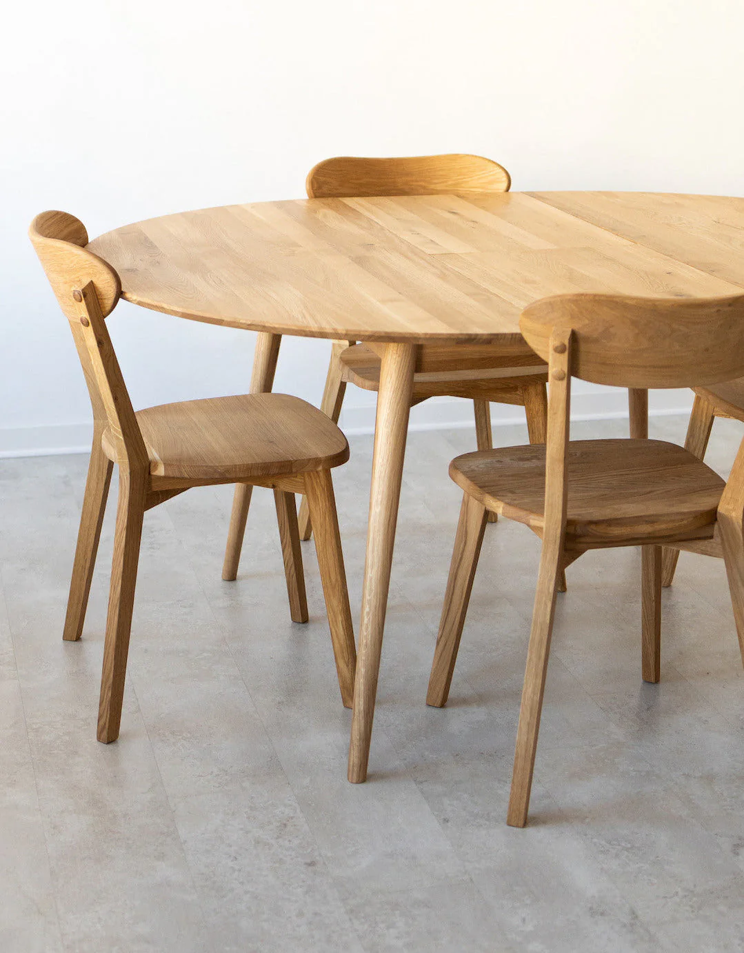 Chaise de salle à manger en bois massif de chêne Isku – Lot de 2 ou 4 chaises - NordicStory - Image 7