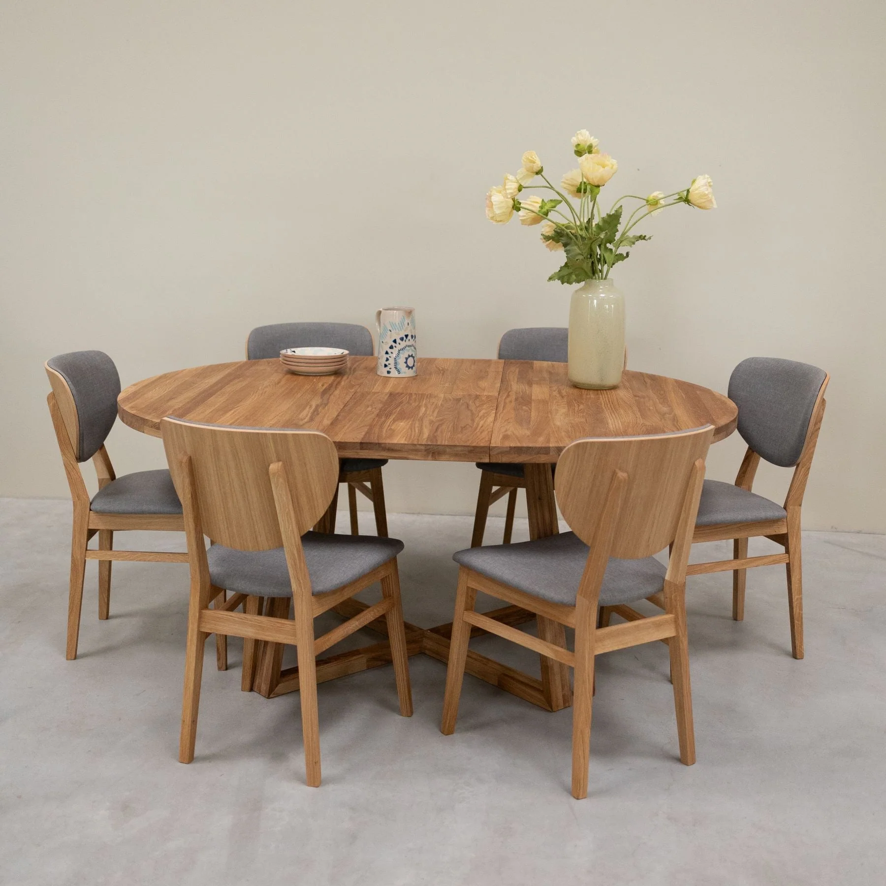 Chaise de salle à manger en bois massif de chêne Nova, revêtement en tissu Gris Nordique/Beige – Lot de 2 ou 4 chaises - NordicStory - Image 12