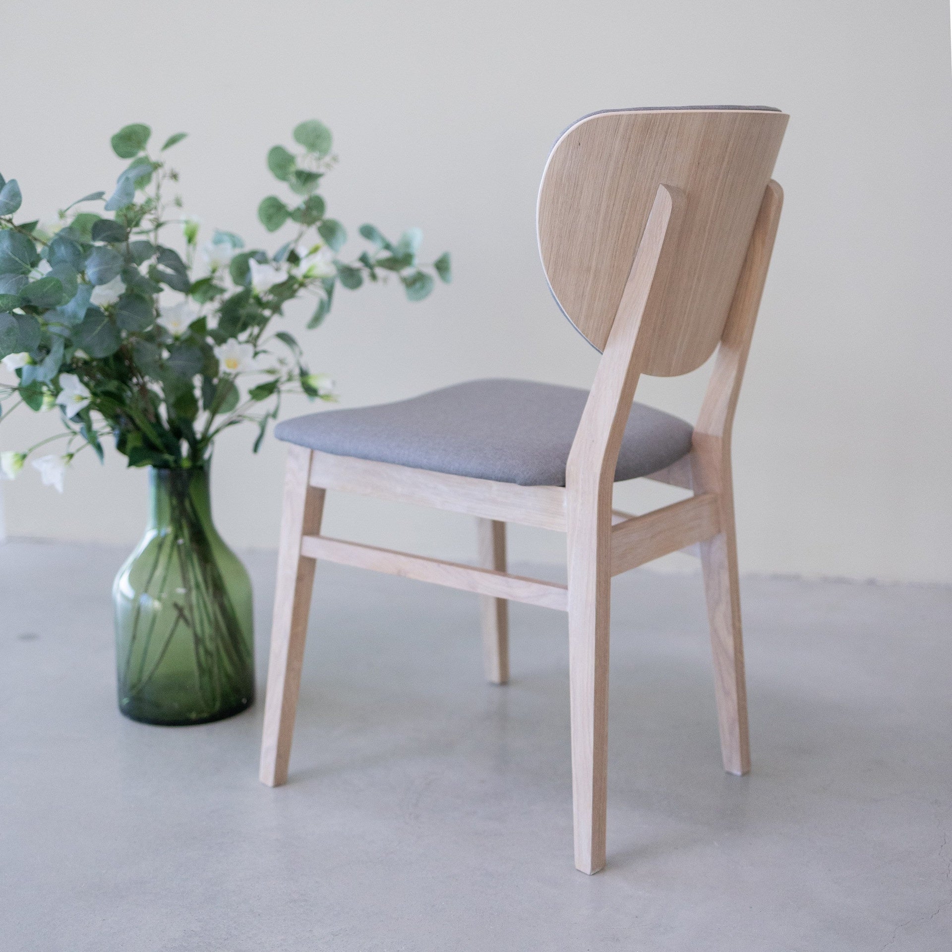 Chaise de salle à manger en bois massif de chêne blanchi Nova – Lot de 2 ou 4 chaises - NordicStory - Image 4