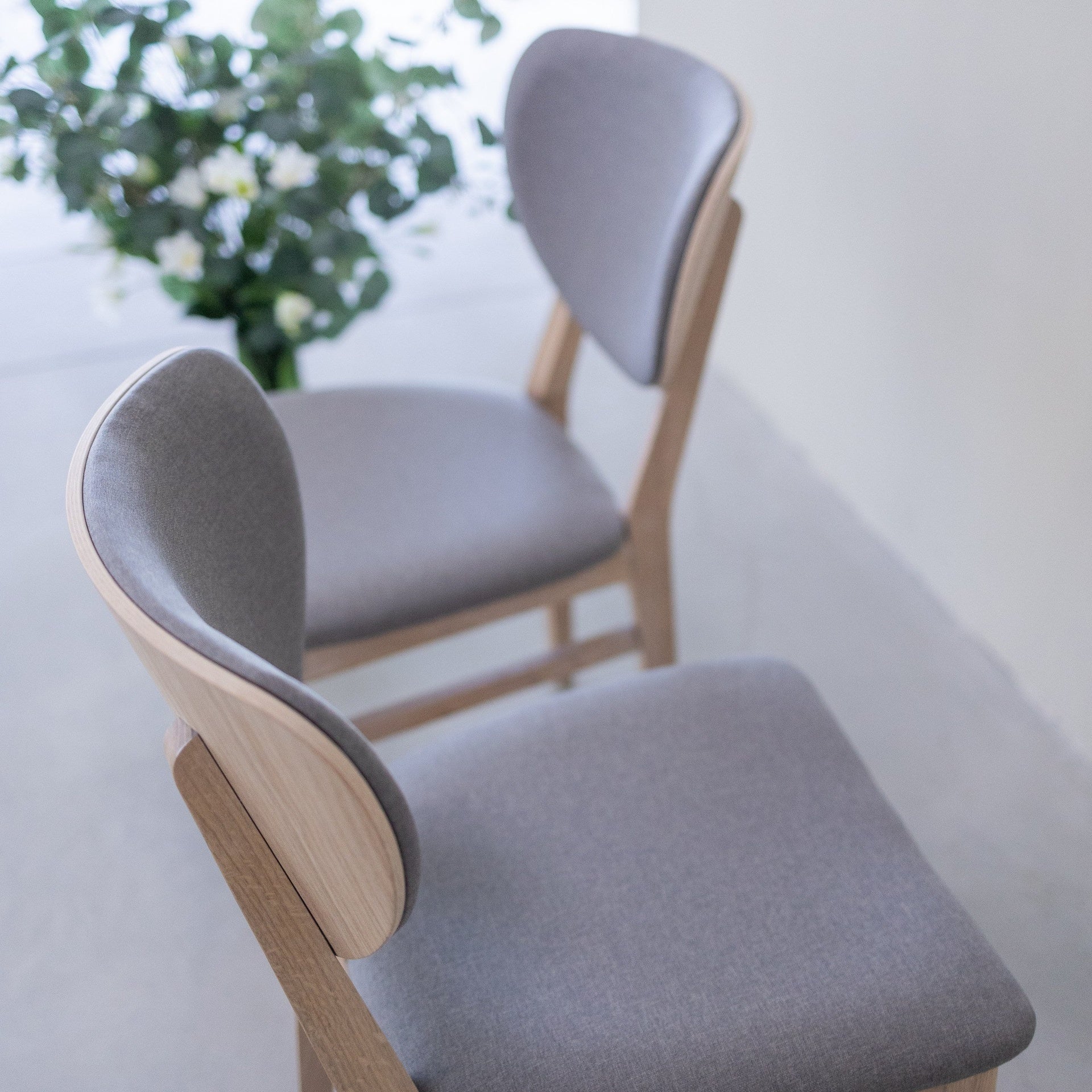 Chaise de salle à manger en bois massif de chêne blanchi Nova – Lot de 2 ou 4 chaises - NordicStory - Image 6