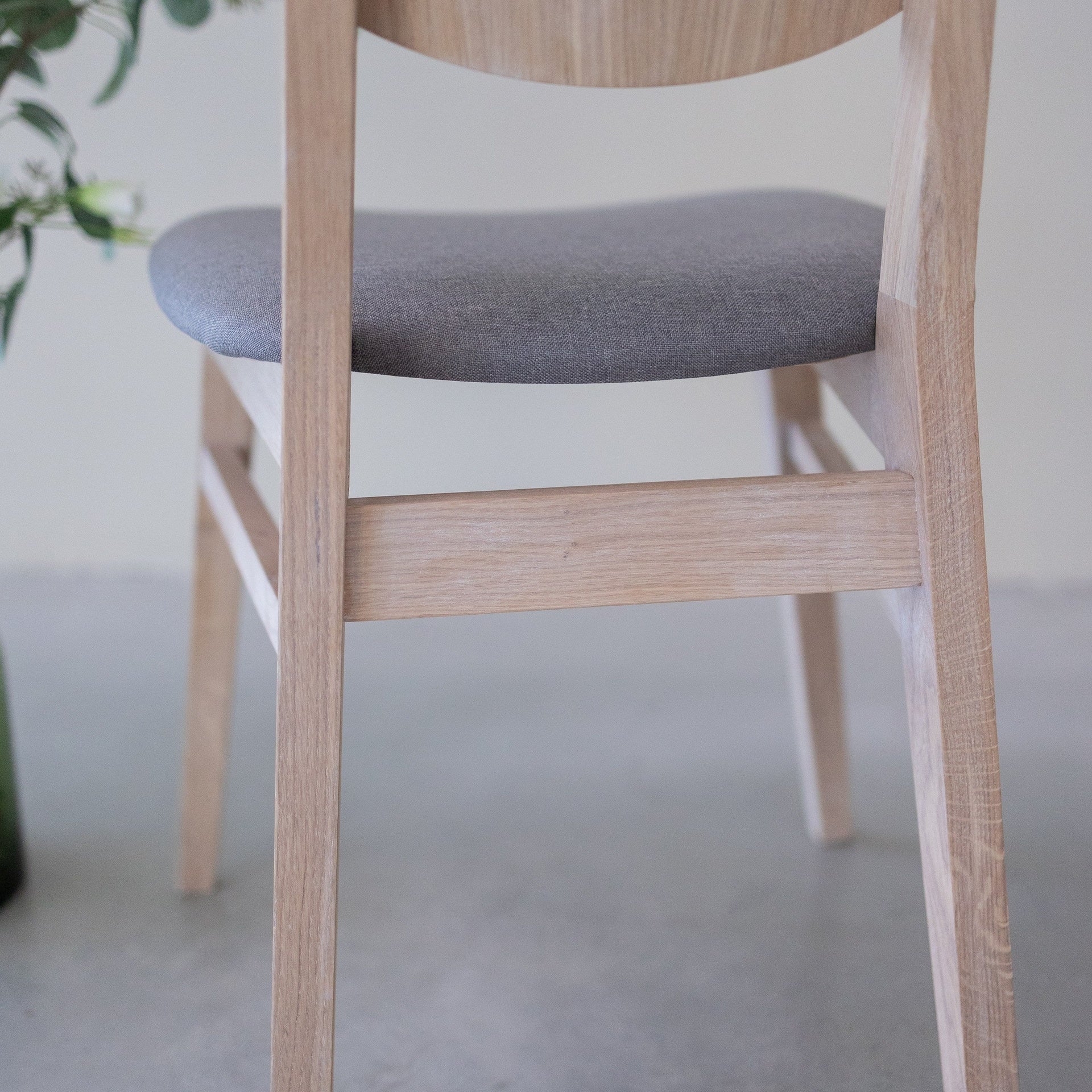 Chaise de salle à manger en bois massif de chêne blanchi Nova – Lot de 2 ou 4 chaises - NordicStory - Image 9