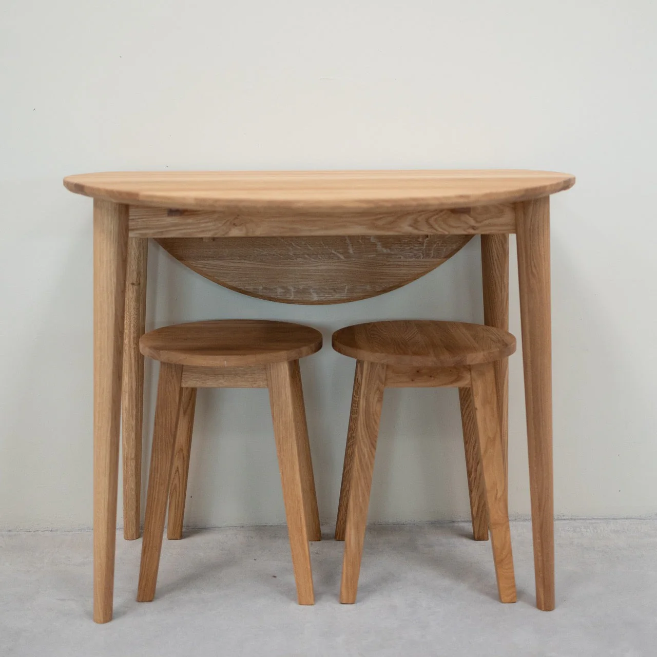 Lot de 2 ou 4 tabourets en bois massif de chêne Diana - NordicStory - Image 3