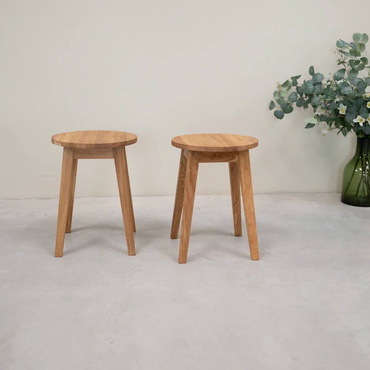 Lot de 2 ou 4 tabourets en bois massif de chêne Diana - NordicStory - Image 7