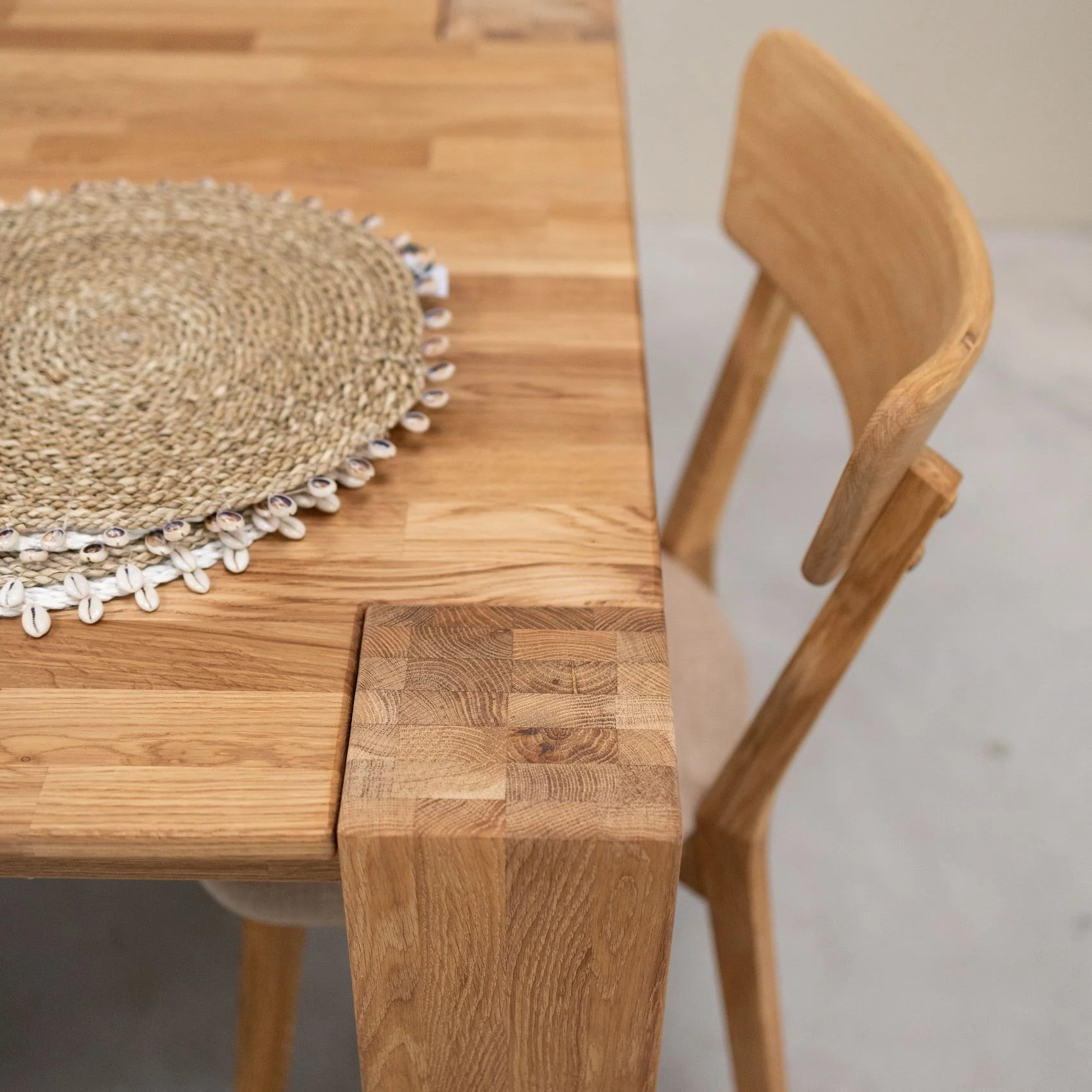 Table à manger en bois massif de chêne Mauritz 3 - NordicStory - Image 11