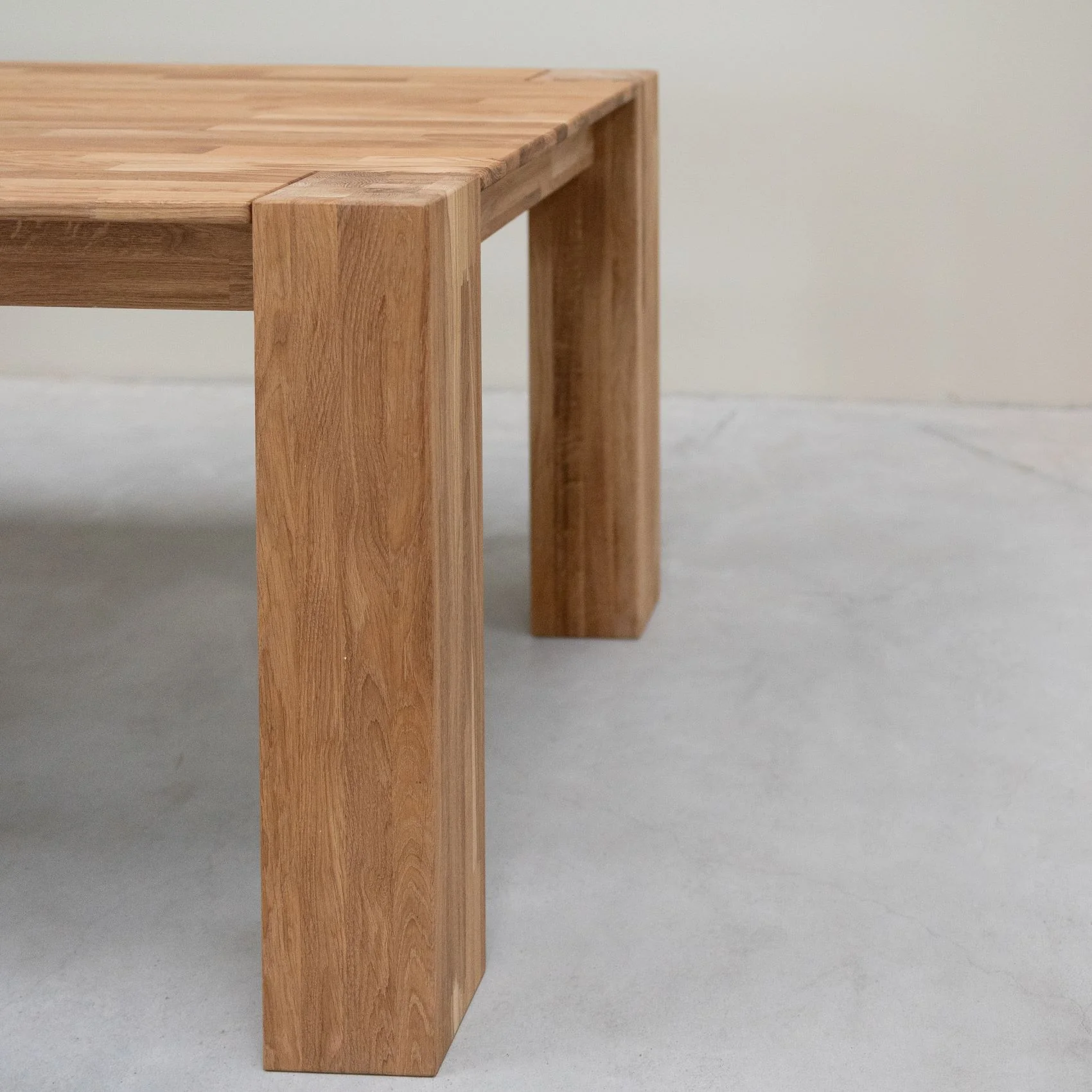 Table à manger en bois massif de chêne Mauritz 3 - NordicStory - Image 8