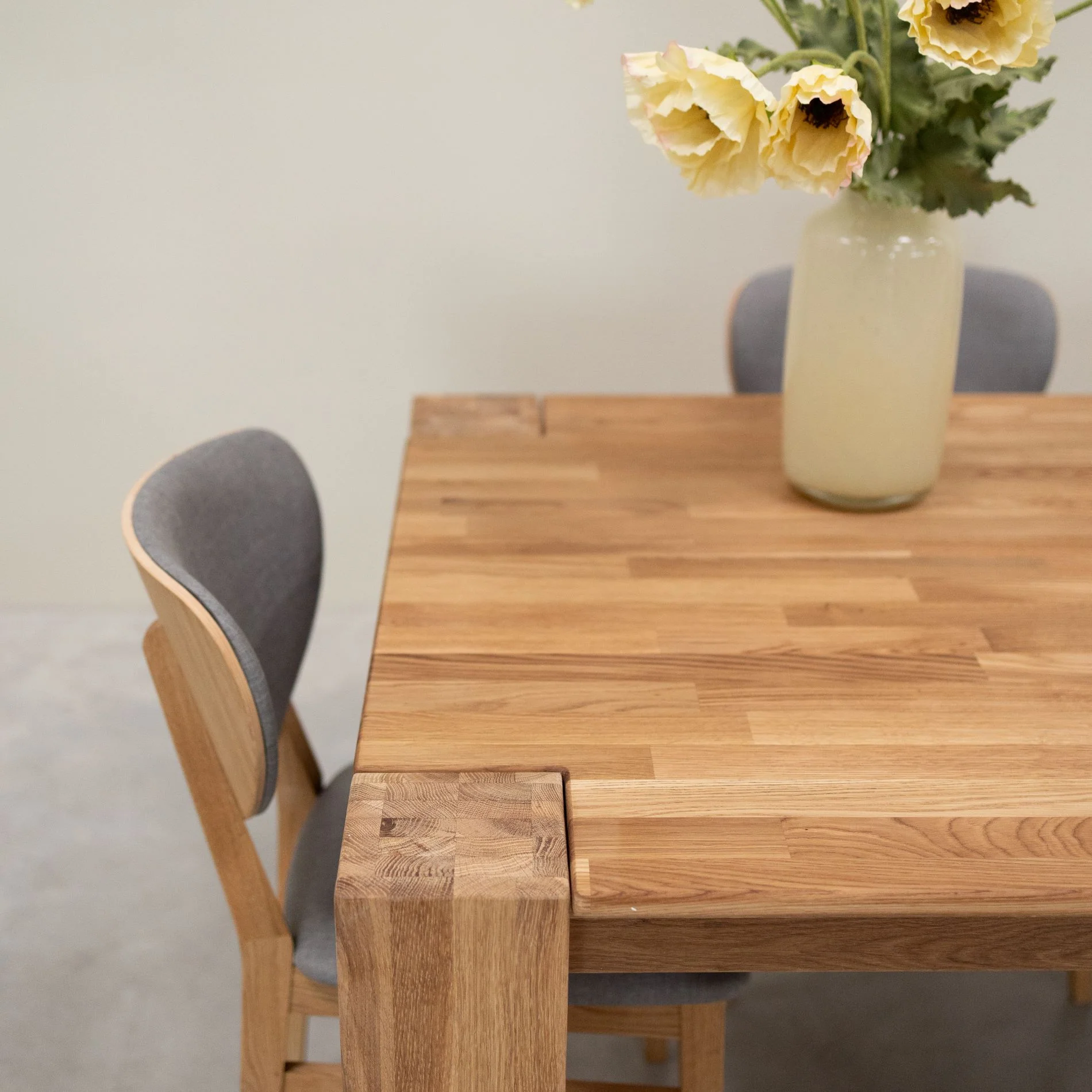 Table à manger en bois massif de chêne Mauritz 3 - NordicStory - Image 5