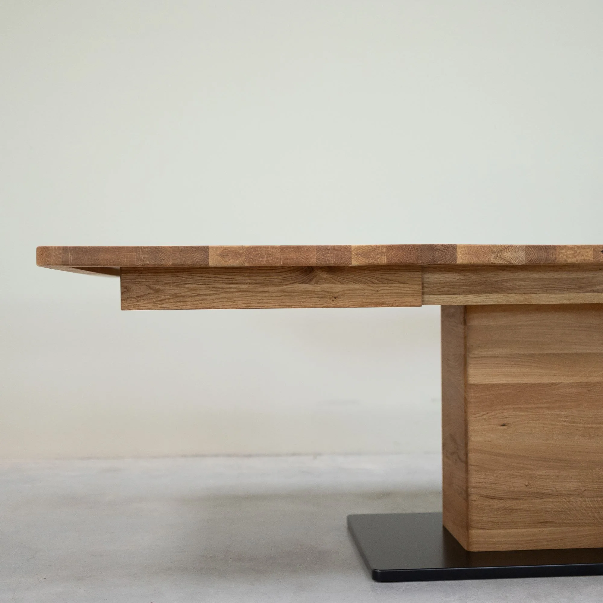 Table à manger extensible en bois massif de chêne Bremen - NordicStory - Image 11