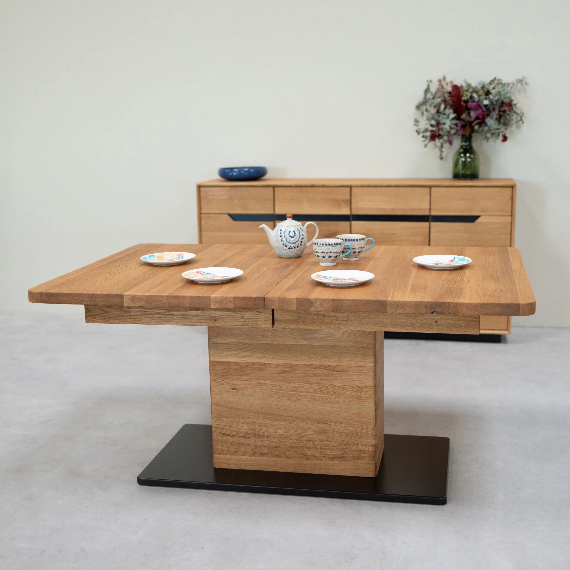 Table à manger extensible en bois massif de chêne Bremen - NordicStory - Image 9