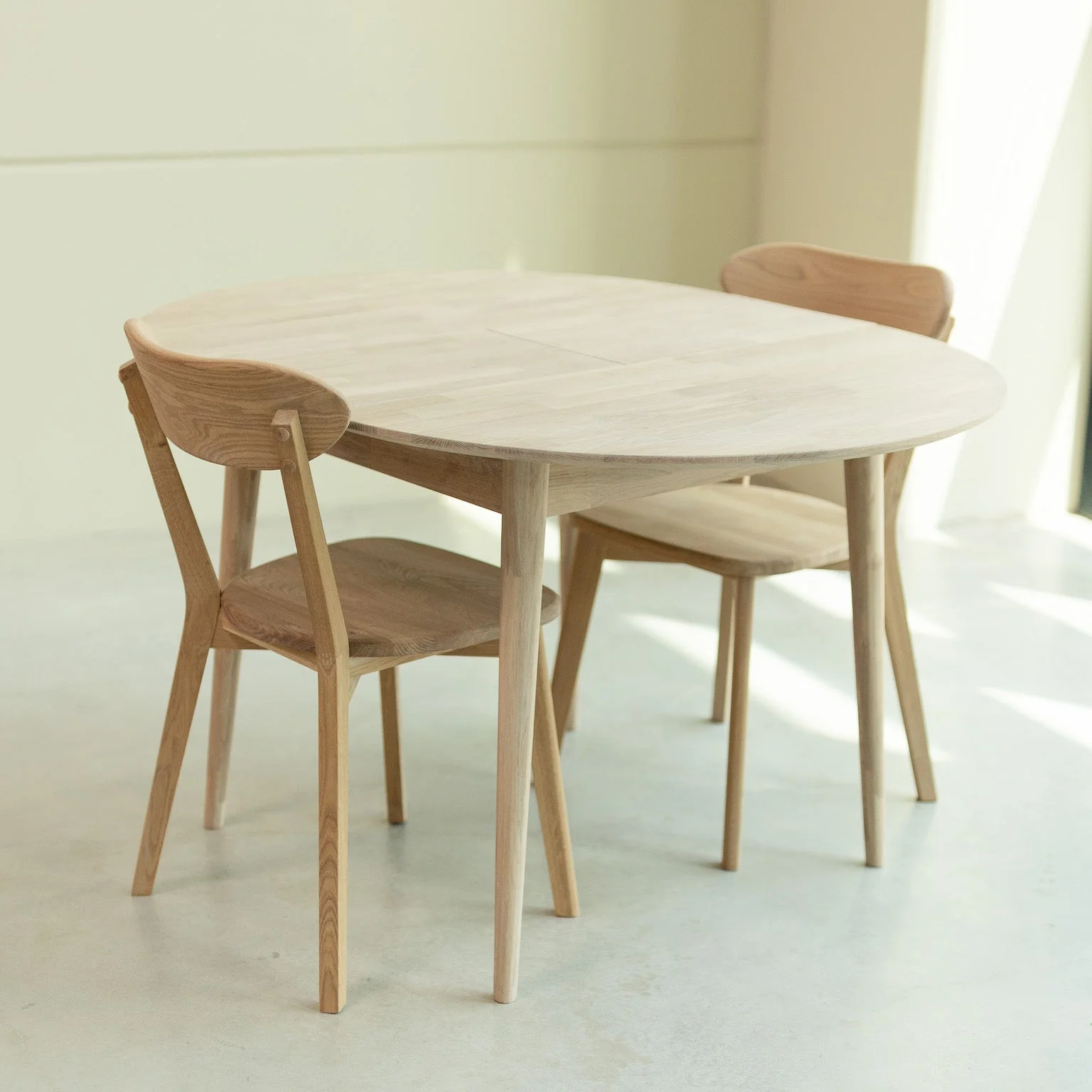 Table à manger ronde extensible en chêne massif Escandi 3 - NordicStory - Image 3