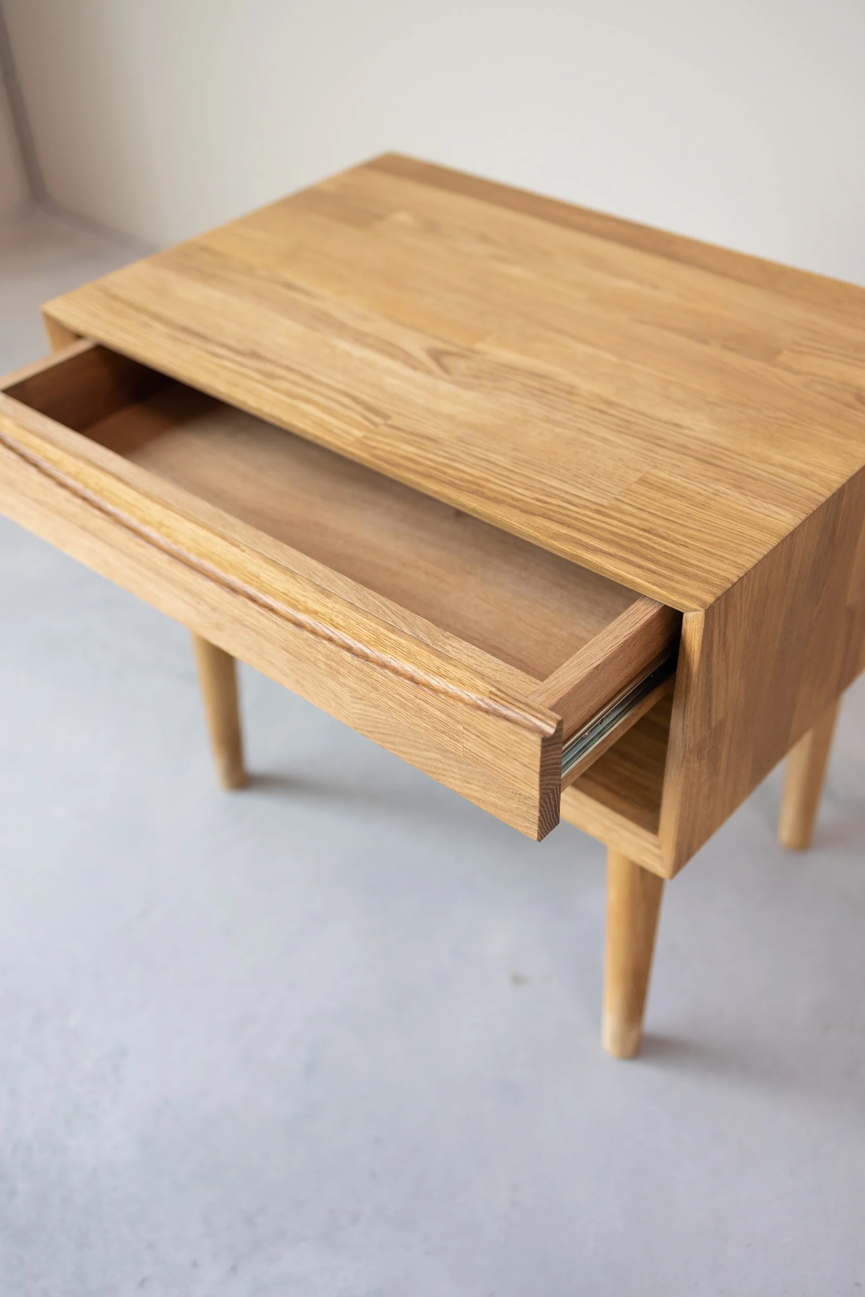 Table de chevet en bois massif de chêne Escandi 2 - NordicStory - Image 6