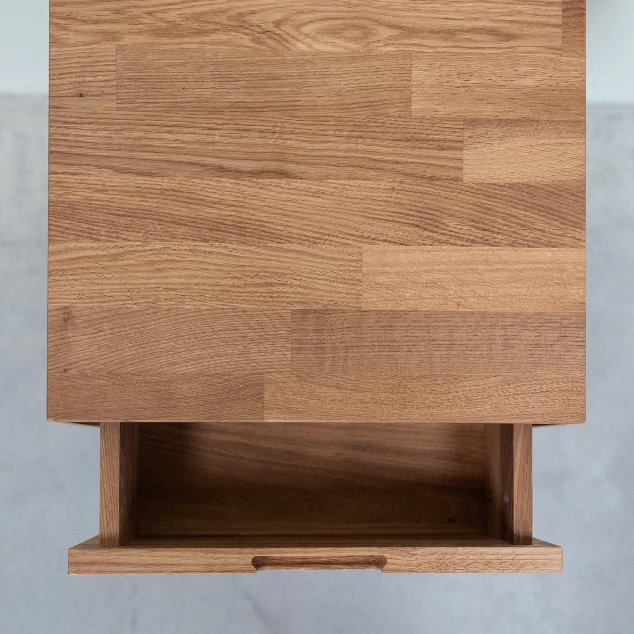 Table de chevet en bois massif de chêne Escandi - NordicStory - Image 4