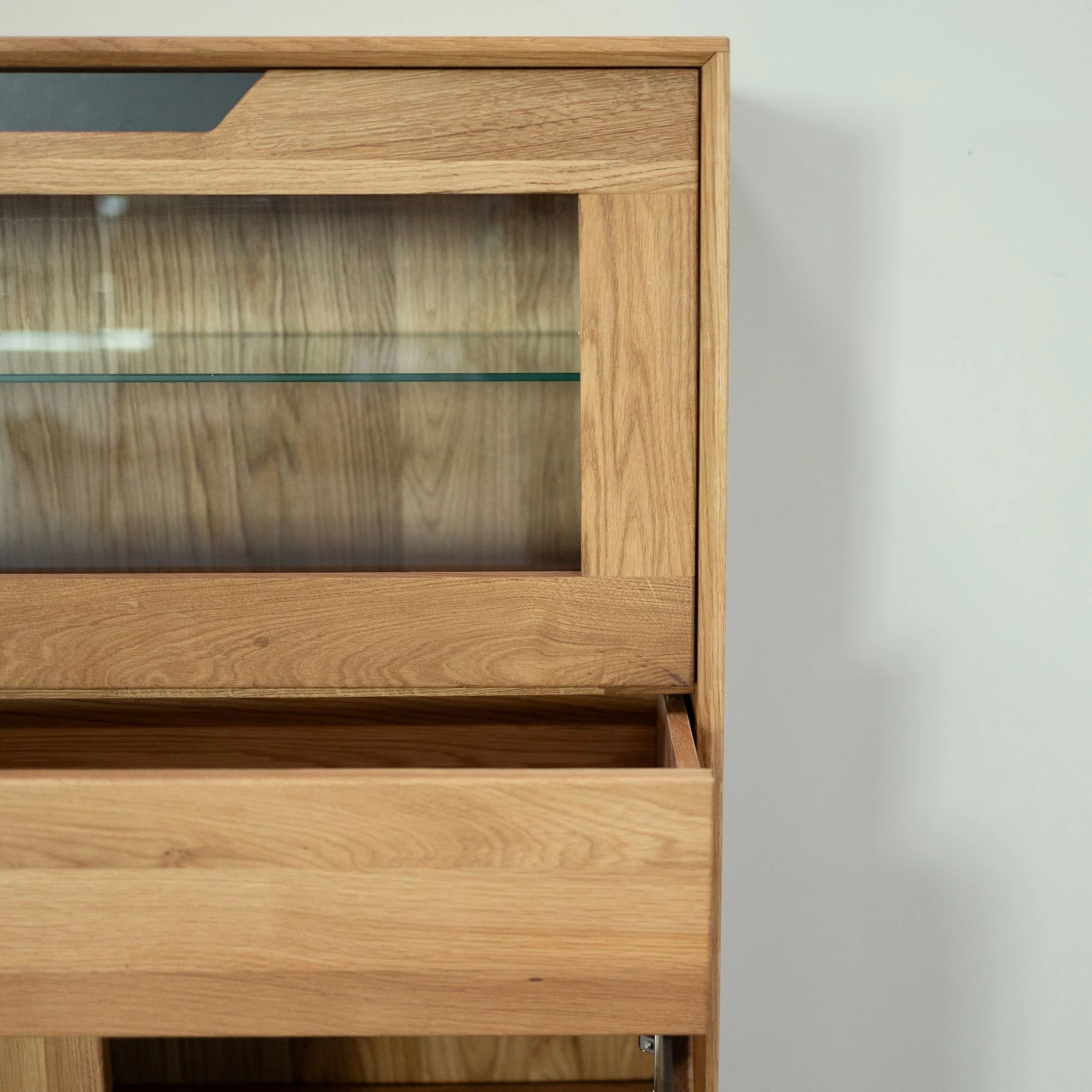 Vitrine en bois massif de chêne Bremen 3 - NordicStory - Image 5