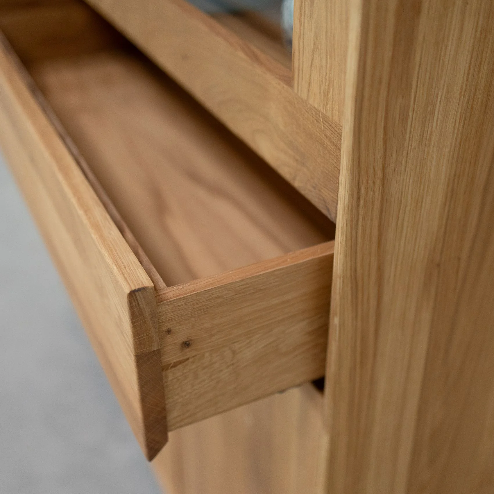 Vitrine en bois massif de chêne Bremen 3 - NordicStory - Image 8