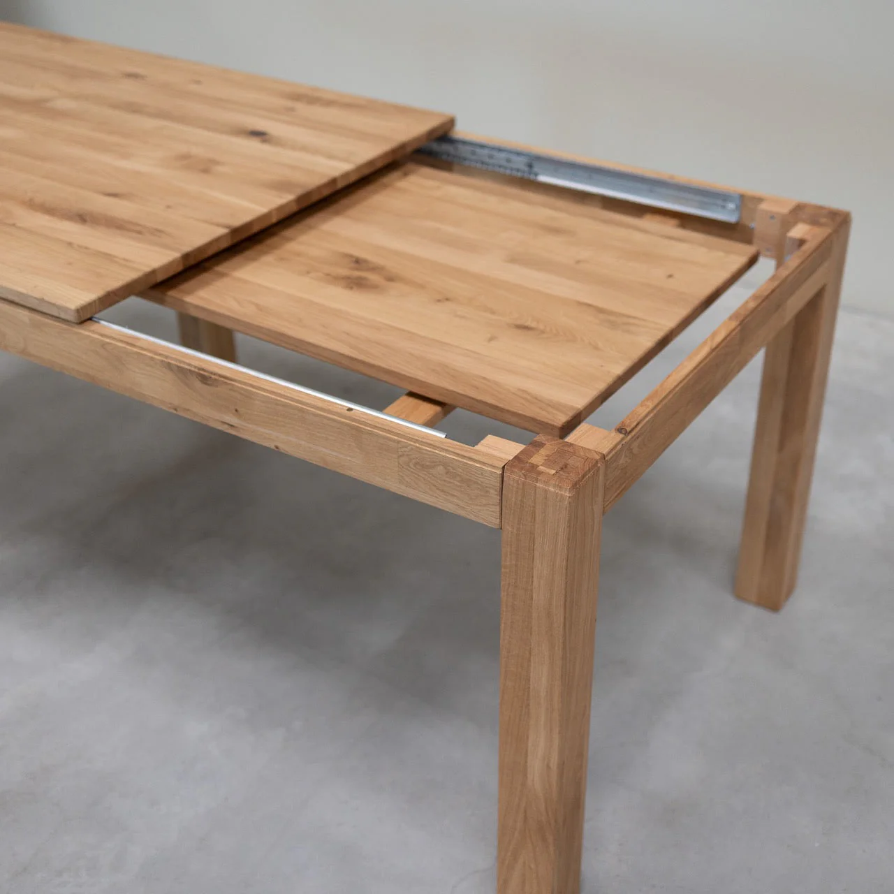 Table à manger extensible en bois massif de chêne L2 - NordicStory - Image 2