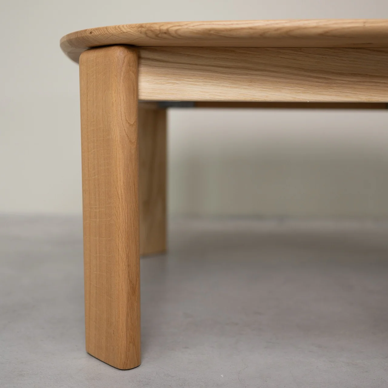 Table basse en bois massif de chêne Victoria - NordicStory - Image 4