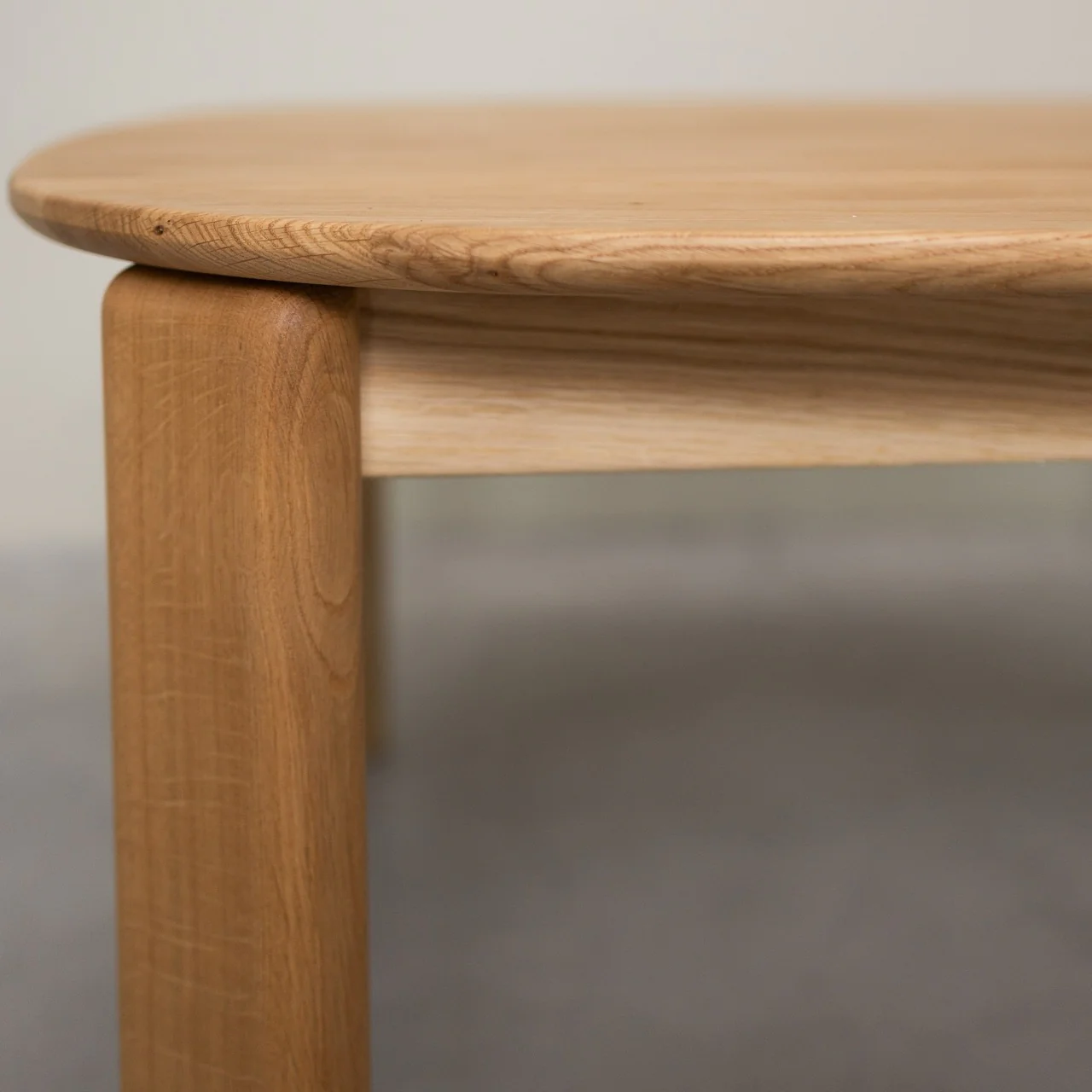 Table basse en bois massif de chêne Victoria - NordicStory - Image 7