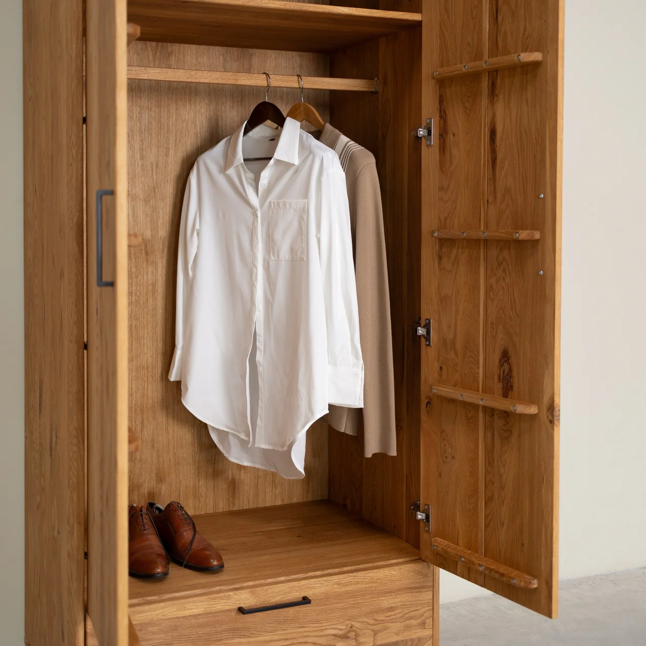Armoire en bois massif Normandie - NordicStory - Image 5