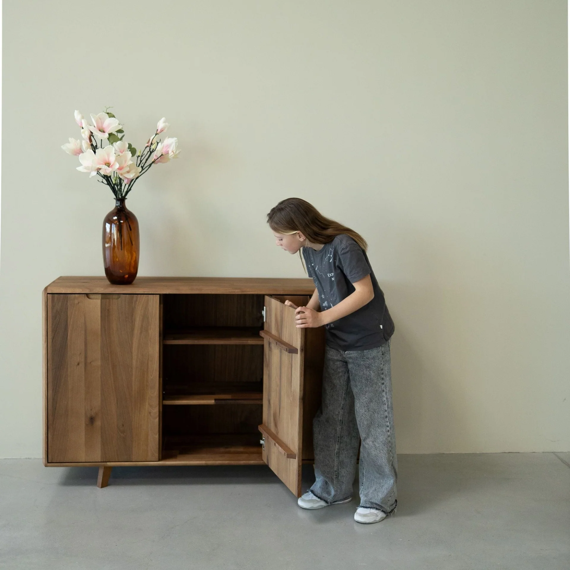 Buffet commode 3 portes en bois massif Suède 3 – NordicStory - Image 10