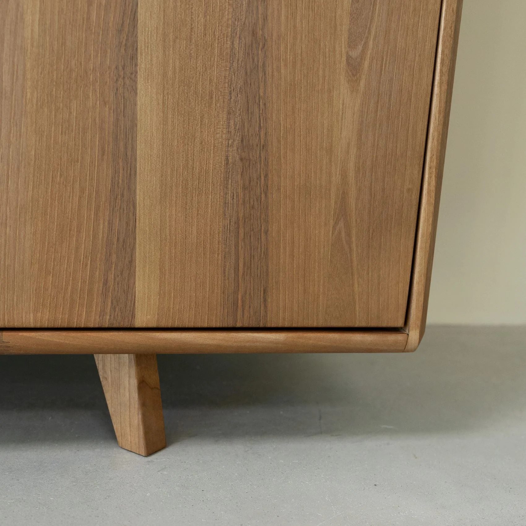 Buffet commode 3 portes en bois massif Suède 3 – NordicStory - Image 3