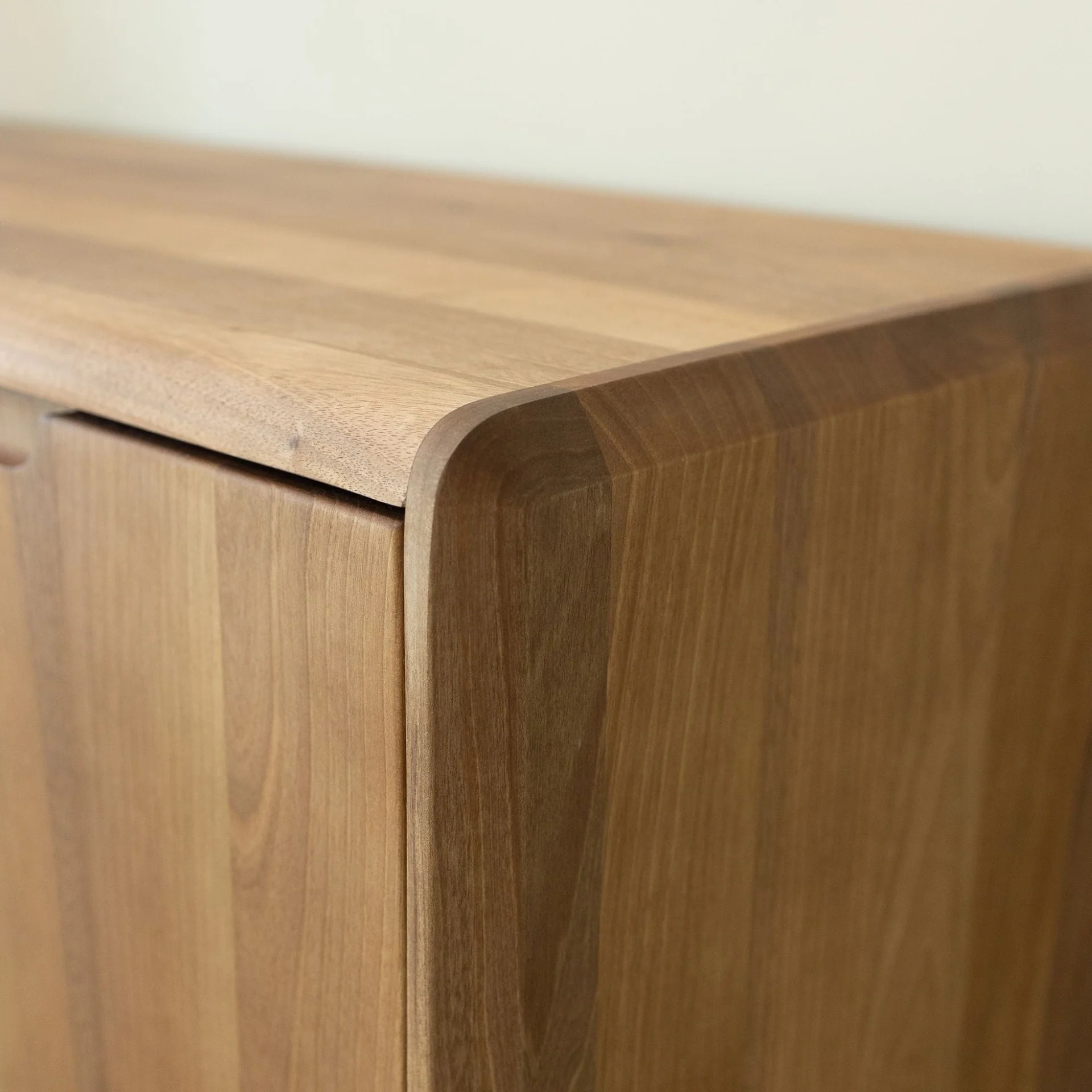 Buffet commode 3 portes en bois massif Suède 3 – NordicStory - Image 8