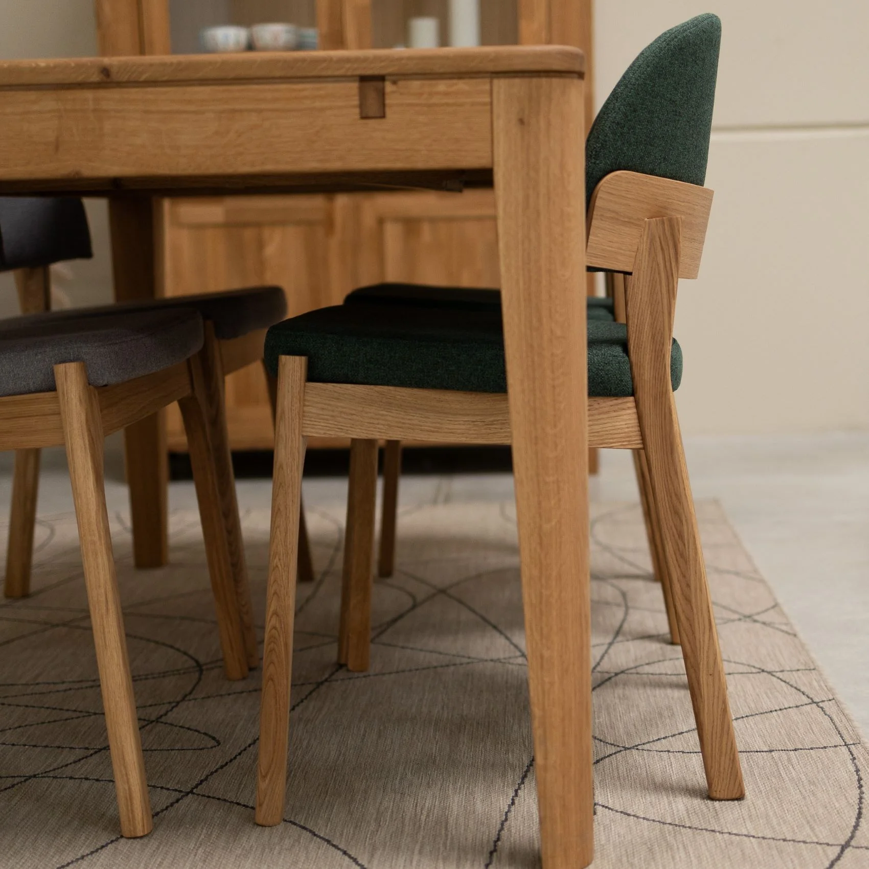 Chaise en bois massif de chêne Astrid, revêtement - Lot de 2 ou 4 chaises - NordicStory - Image 26