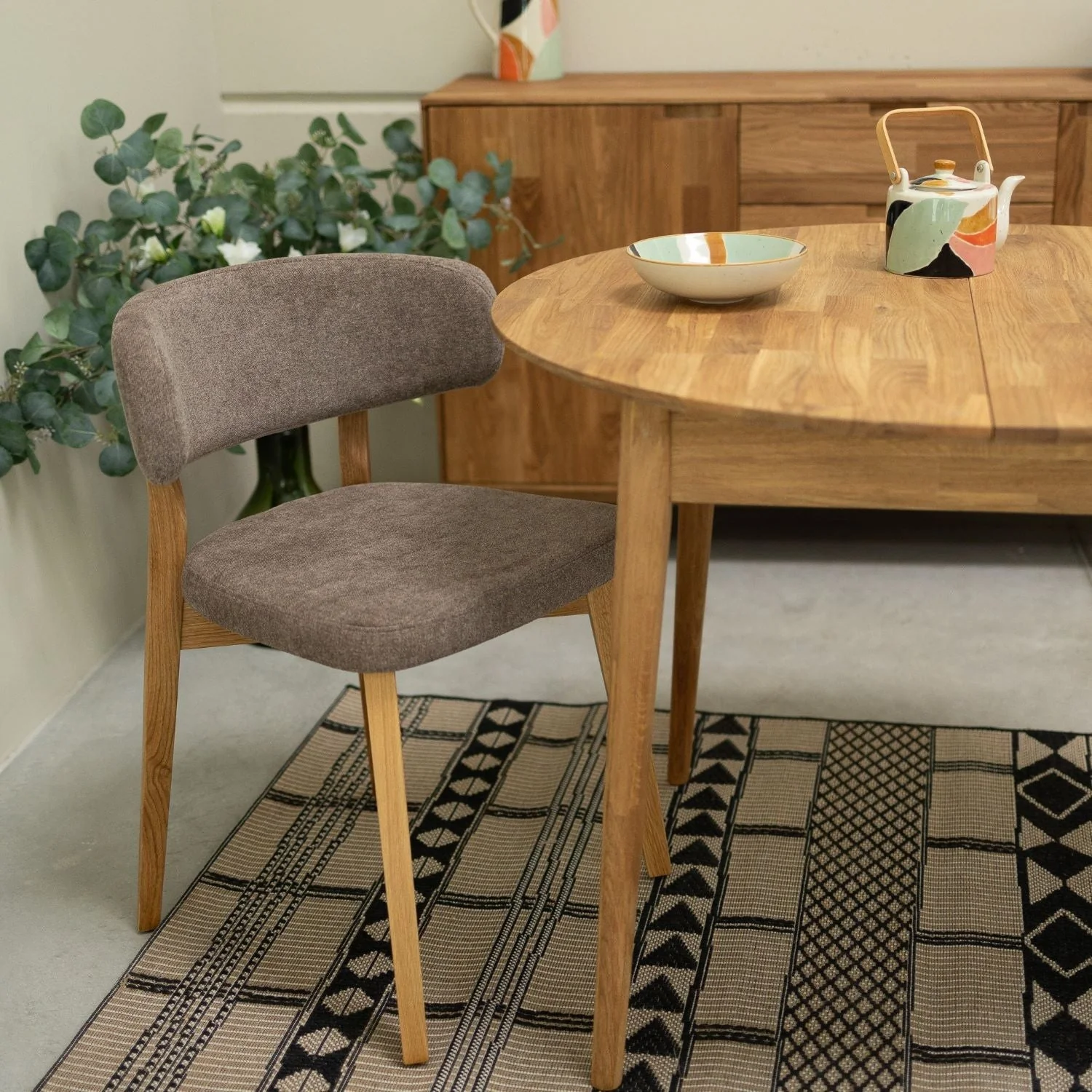 Chaise en bois massif de chêne Claus, revêtement Gris/Marron - Lot de 2 ou 4 chaises - NordicStory