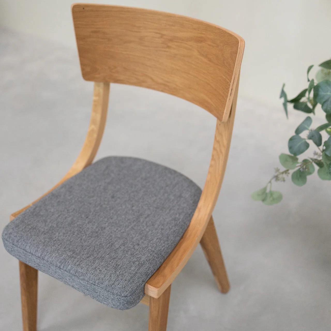 Chaise en bois massif de chêne Lucas, revêtement Gris/Beige - Lot de 2 ou 4 chaises - NordicStory - Image 14