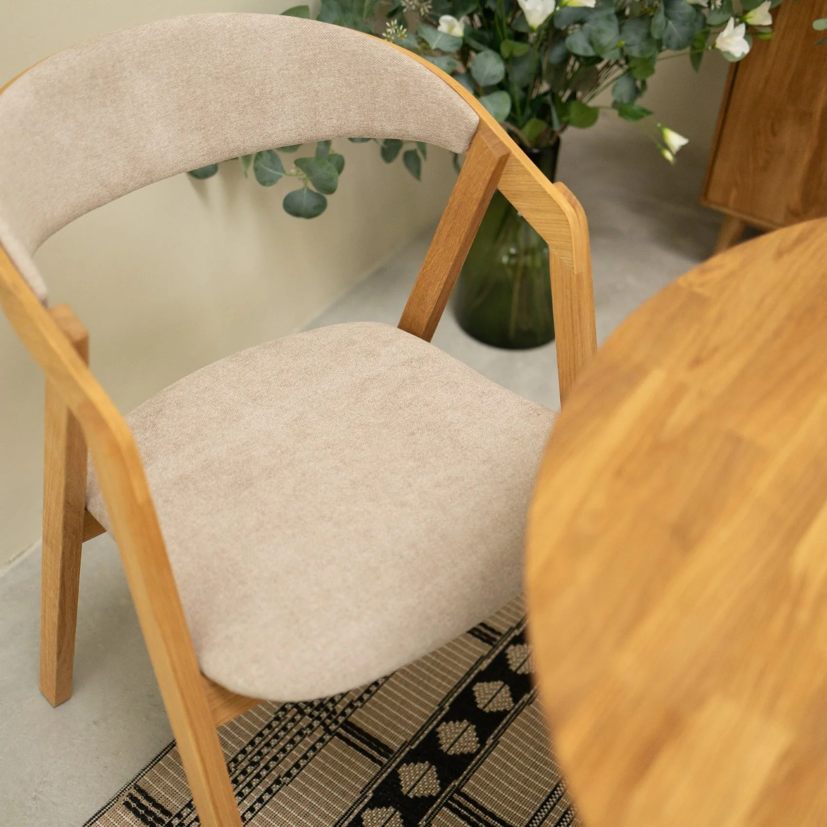 Chaise en bois massif de chêne Knut, revêtement Beige/Gris Anthracite - Lot de 2 ou de 4 chaises - NordicStory - Image 10