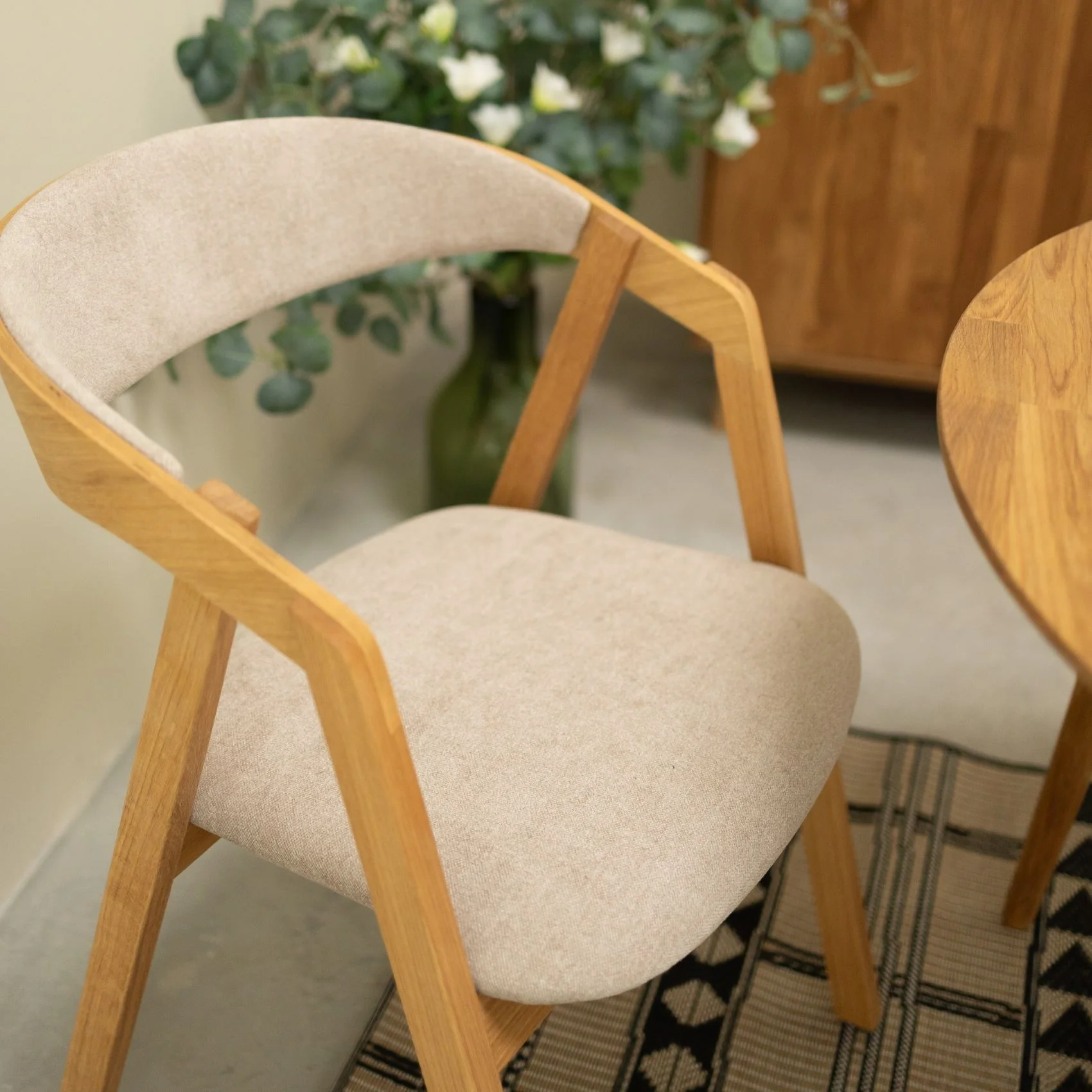 Chaise en bois massif de chêne Knut, revêtement Beige/Gris Anthracite - Lot de 2 ou de 4 chaises - NordicStory - Image 11