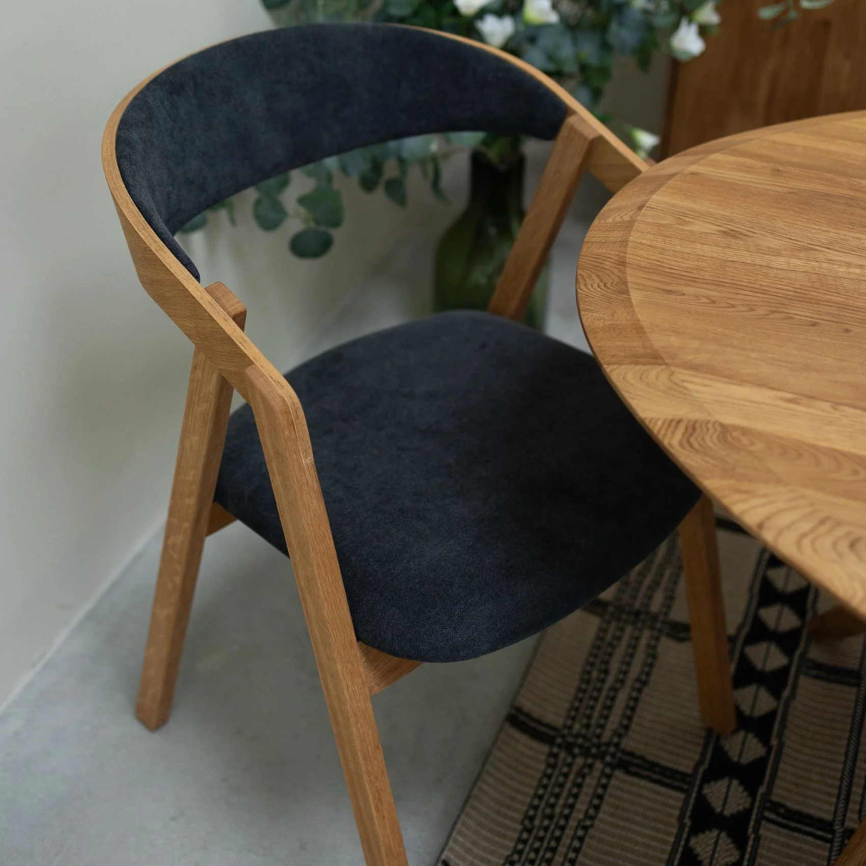 Chaise en bois massif de chêne Knut, revêtement Beige/Gris Anthracite - Lot de 2 ou de 4 chaises - NordicStory - Image 13