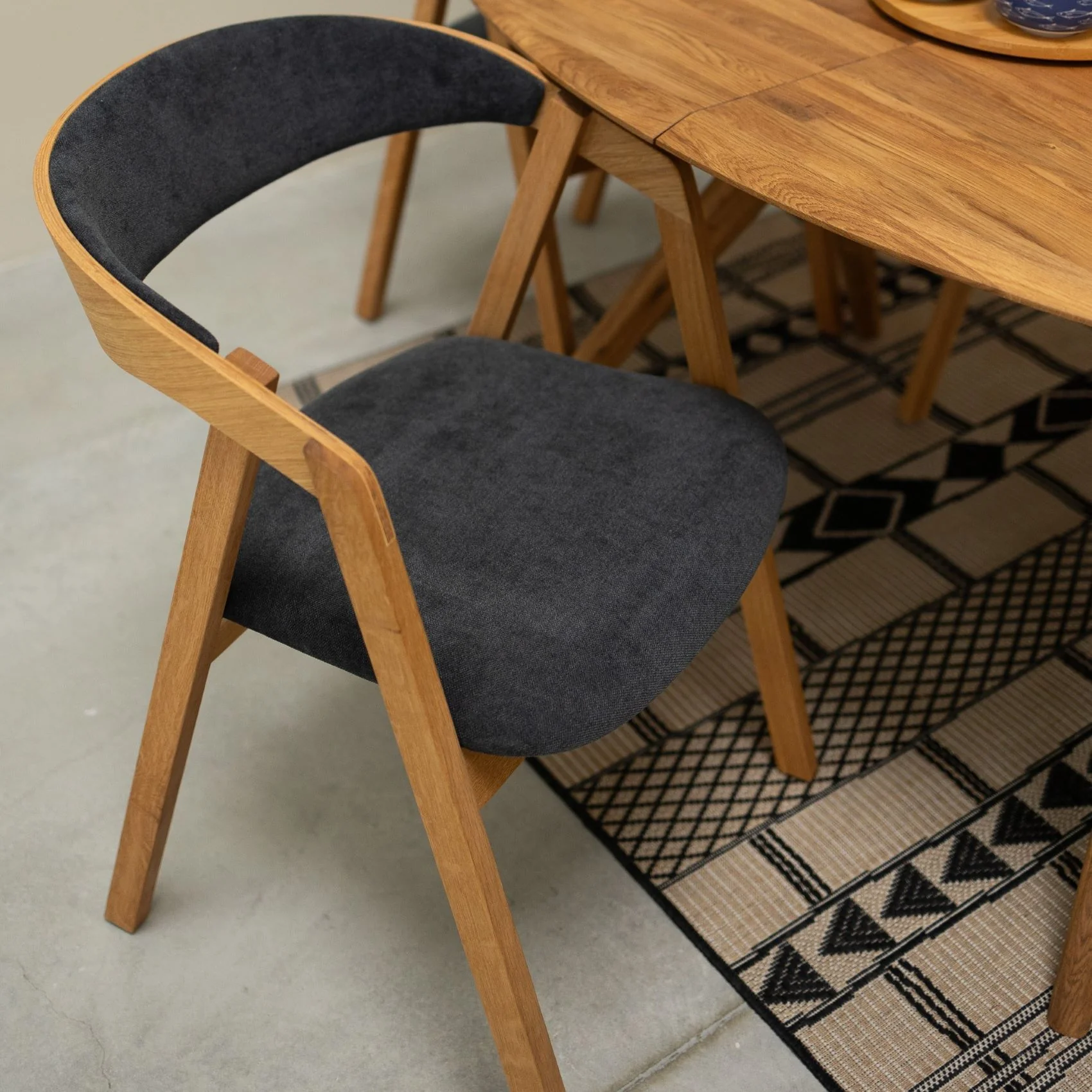 Chaise en bois massif de chêne Knut, revêtement Beige/Gris Anthracite - Lot de 2 ou de 4 chaises - NordicStory - Image 17