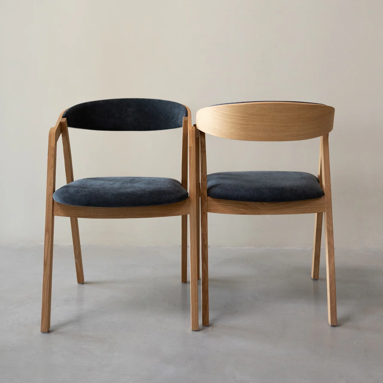 Chaise en bois massif de chêne Knut, revêtement Beige/Gris Anthracite - Lot de 2 ou de 4 chaises - NordicStory - Image 4