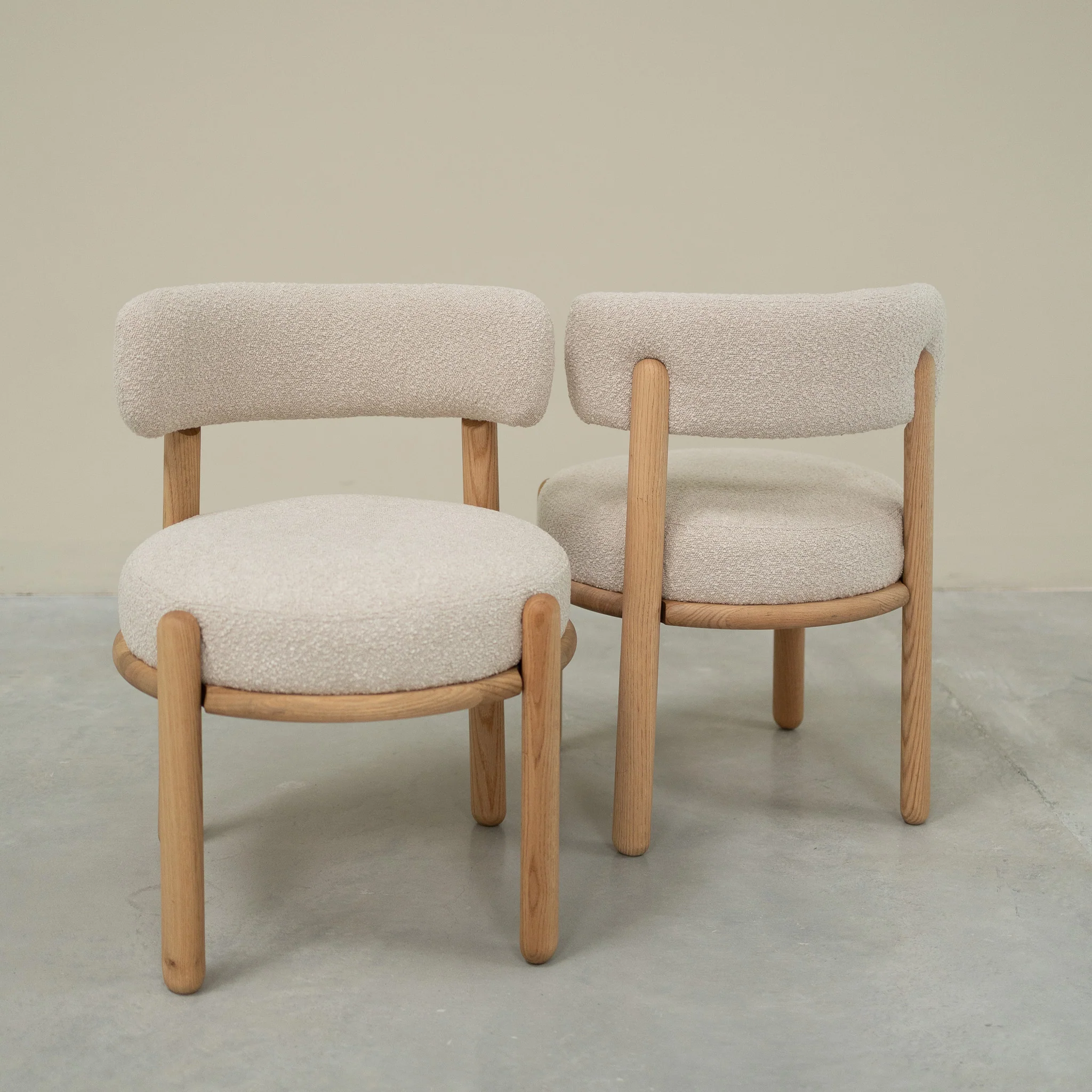 Chaise en bois massif de chêne Lova, revêtement Ecru - Lot de 2 chaises - NordicStory