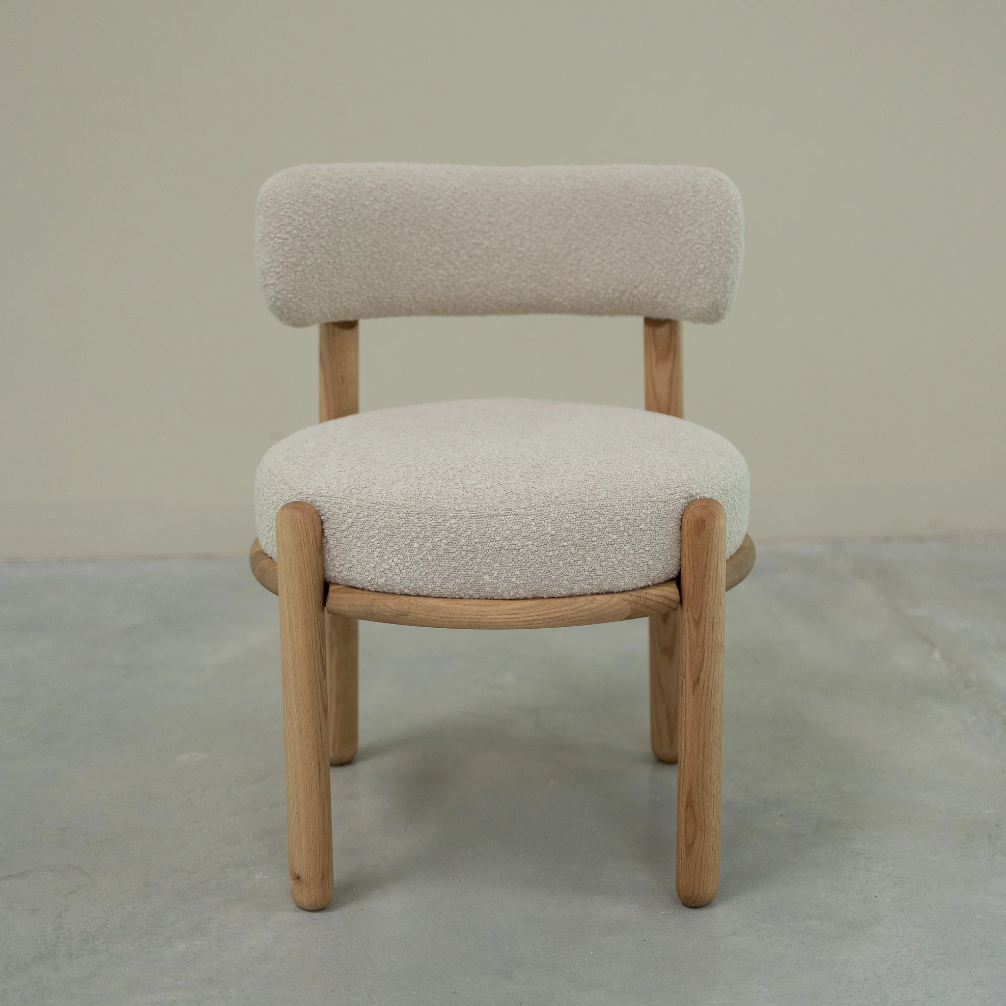 Chaise en bois massif de chêne Lova, revêtement Ecru - Lot de 2 chaises - NordicStory - Image 3
