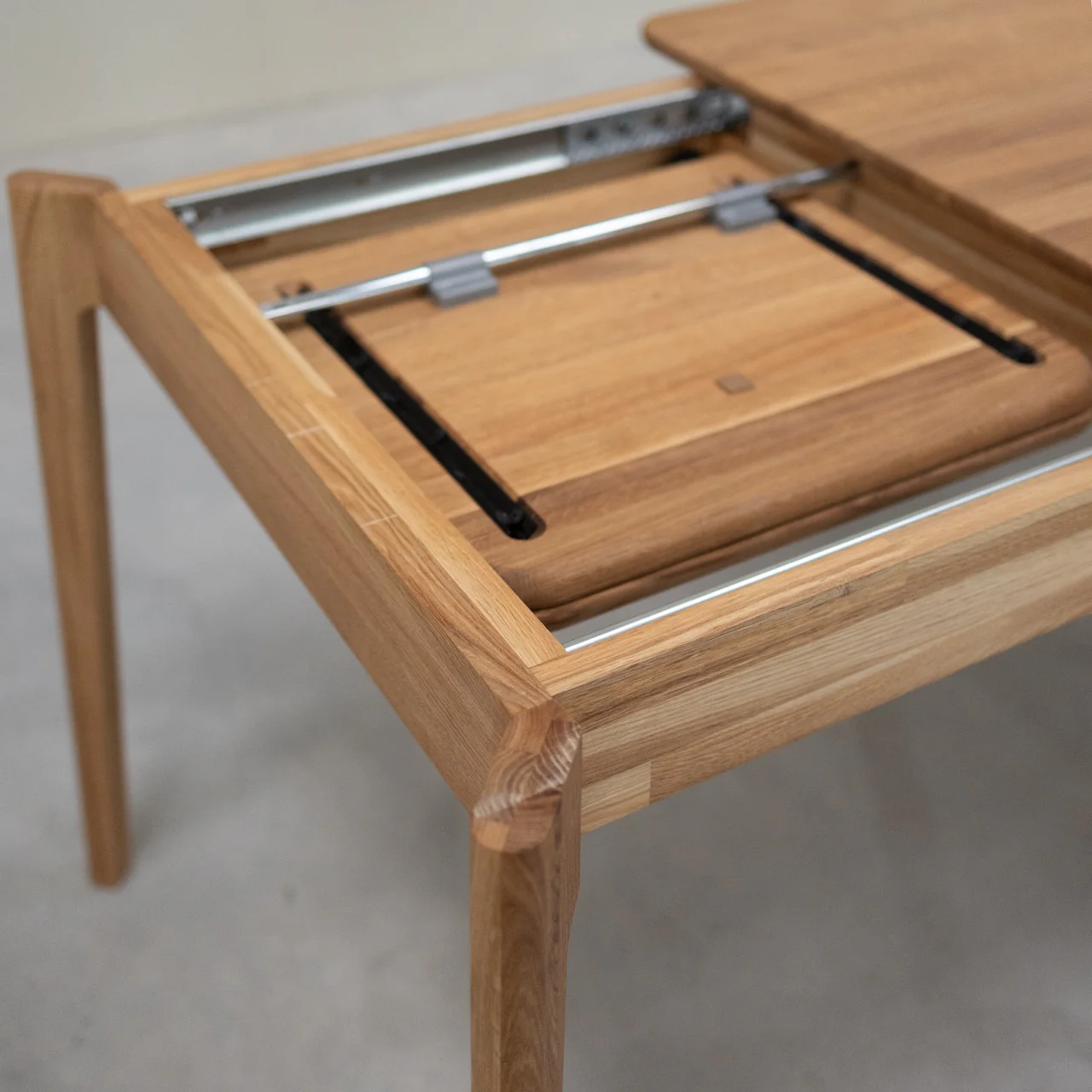 Table à manger rectangulaire extensible en bois massif de chêne Astrid - NordicStory - Image 4
